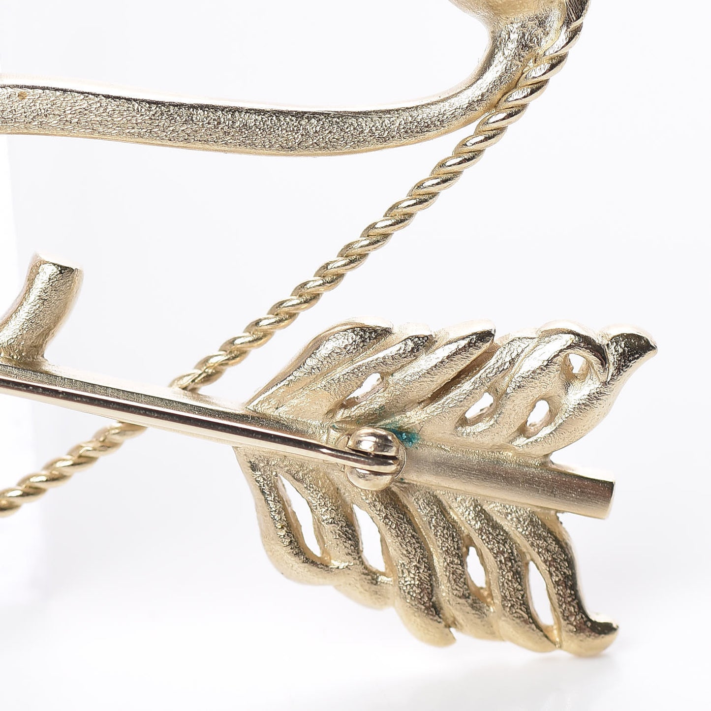 Crystal Pearl CC Arrow Brooch Gold