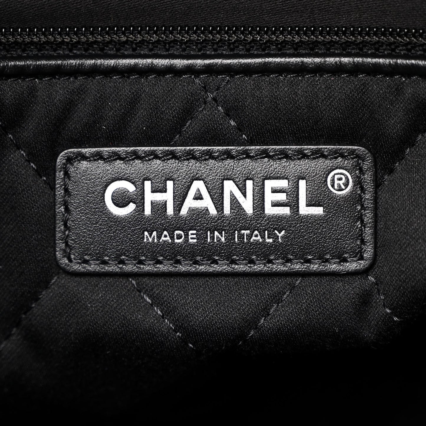 Shiny Calfskin Quilted Chanel 22 Black
