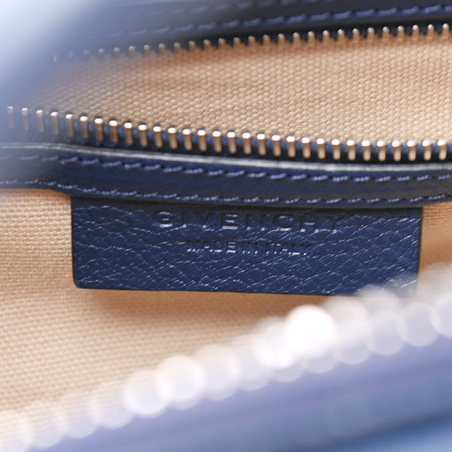 Sugar Goatskin Medium Antigona Navy