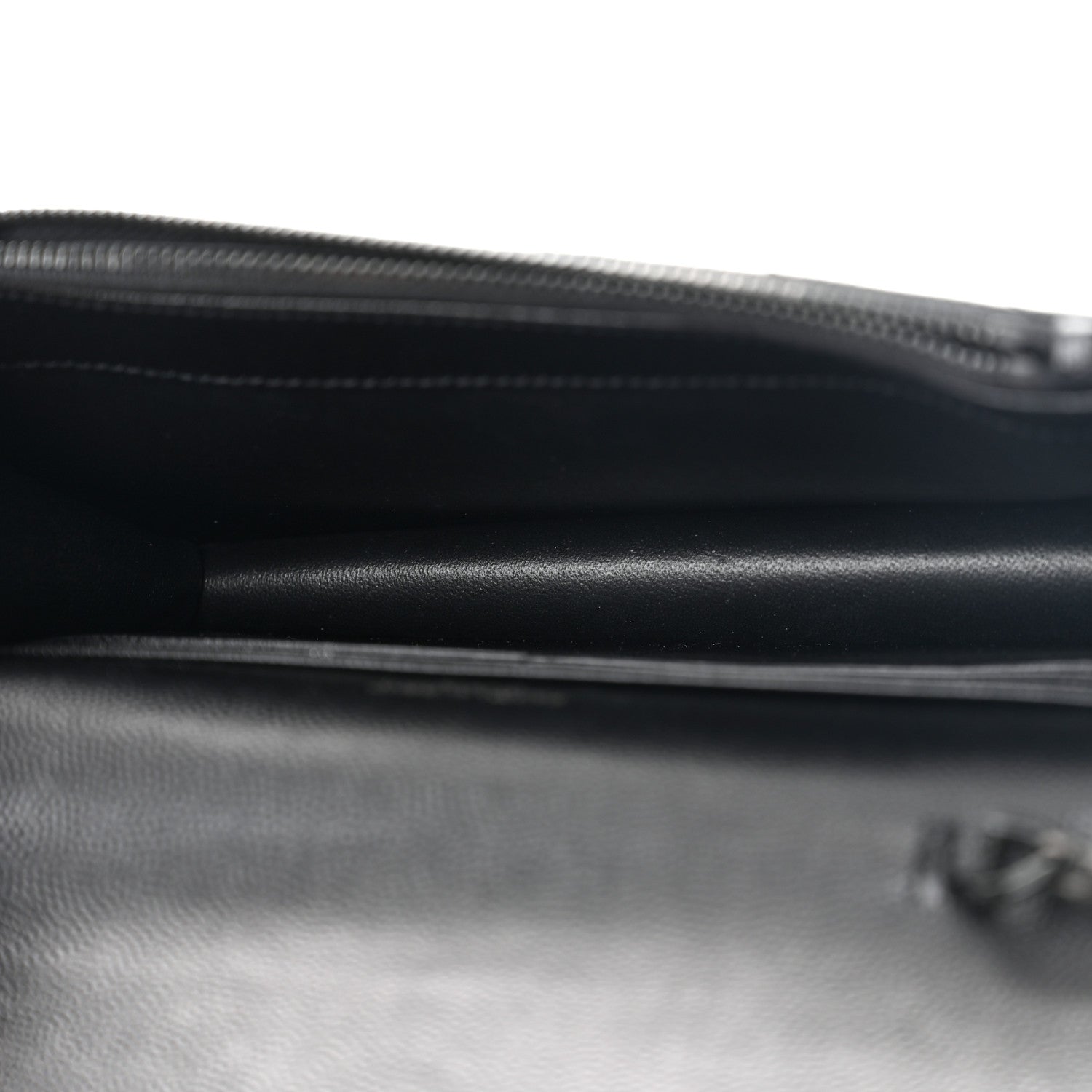 Saint Laurent Grain De Poudre Matelasse Chevron Monogram Monochrome Envelope Chain Wallet Black 5 of 11
