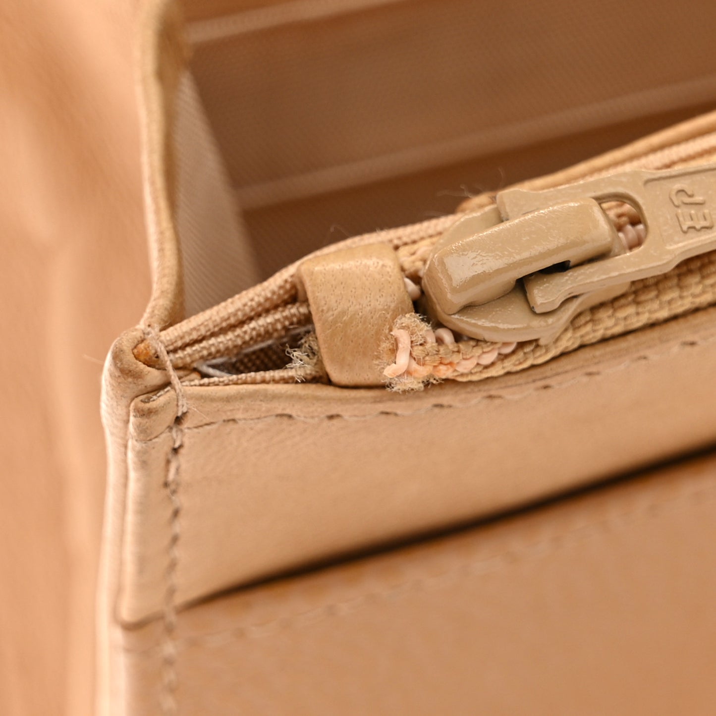 Caviar Timeless CC Wallet on Chain WOC Beige