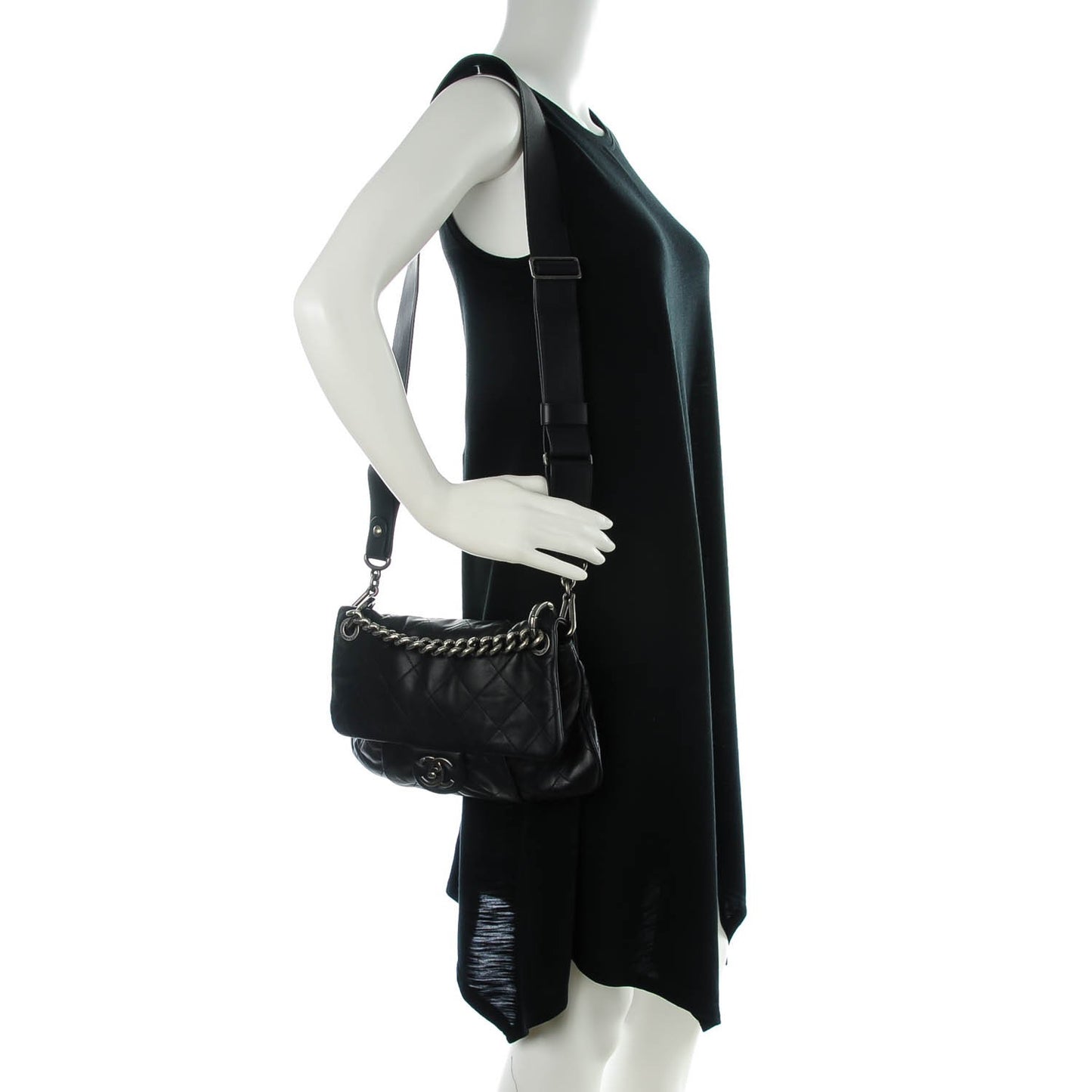 Calfskin Coco Pleats Messenger Flap Black