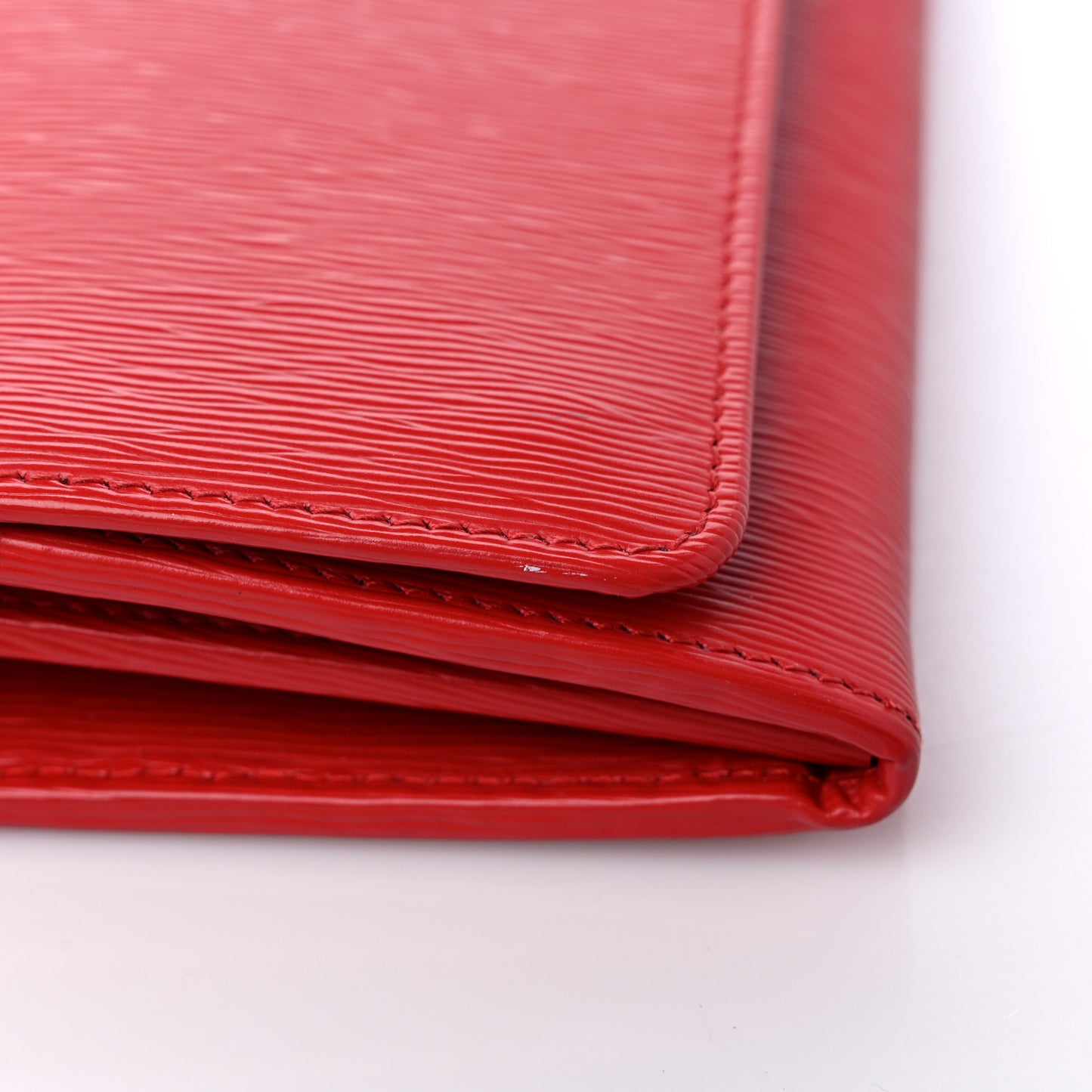 Vitello Move Metal Oro Chain Wallet Lacca