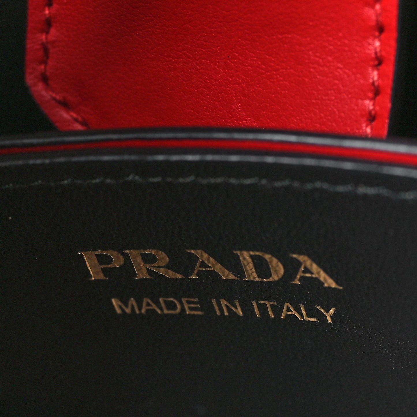 Saffiano Cuir Medium Panier Bucket Bag Fuoco Black