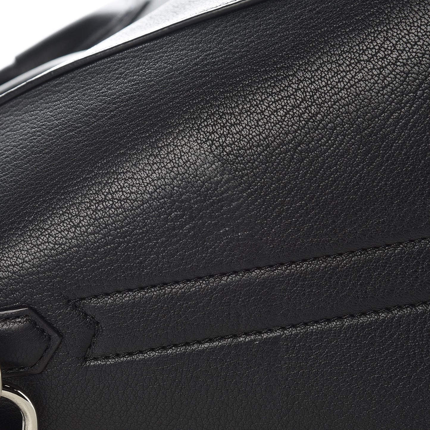 Sugar Goatskin Medium Antigona Black