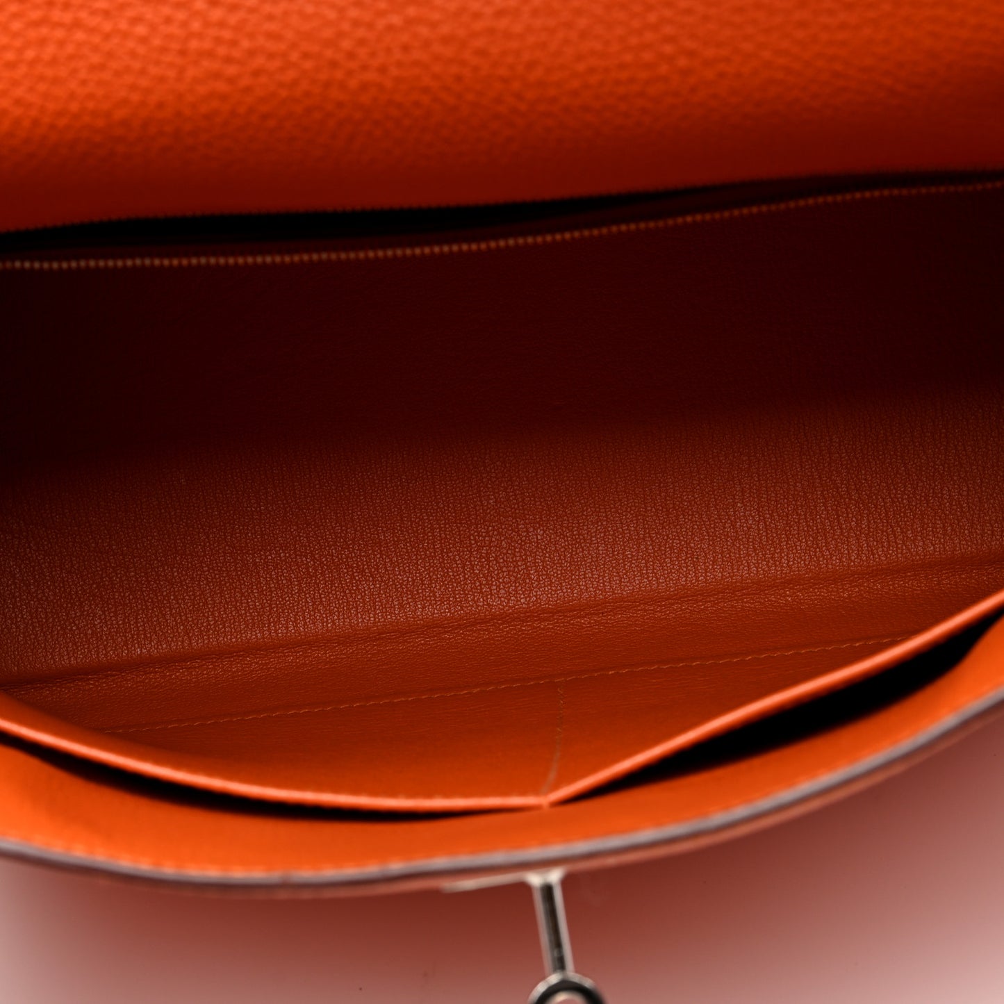 Togo Kelly Retourne 32 Orange