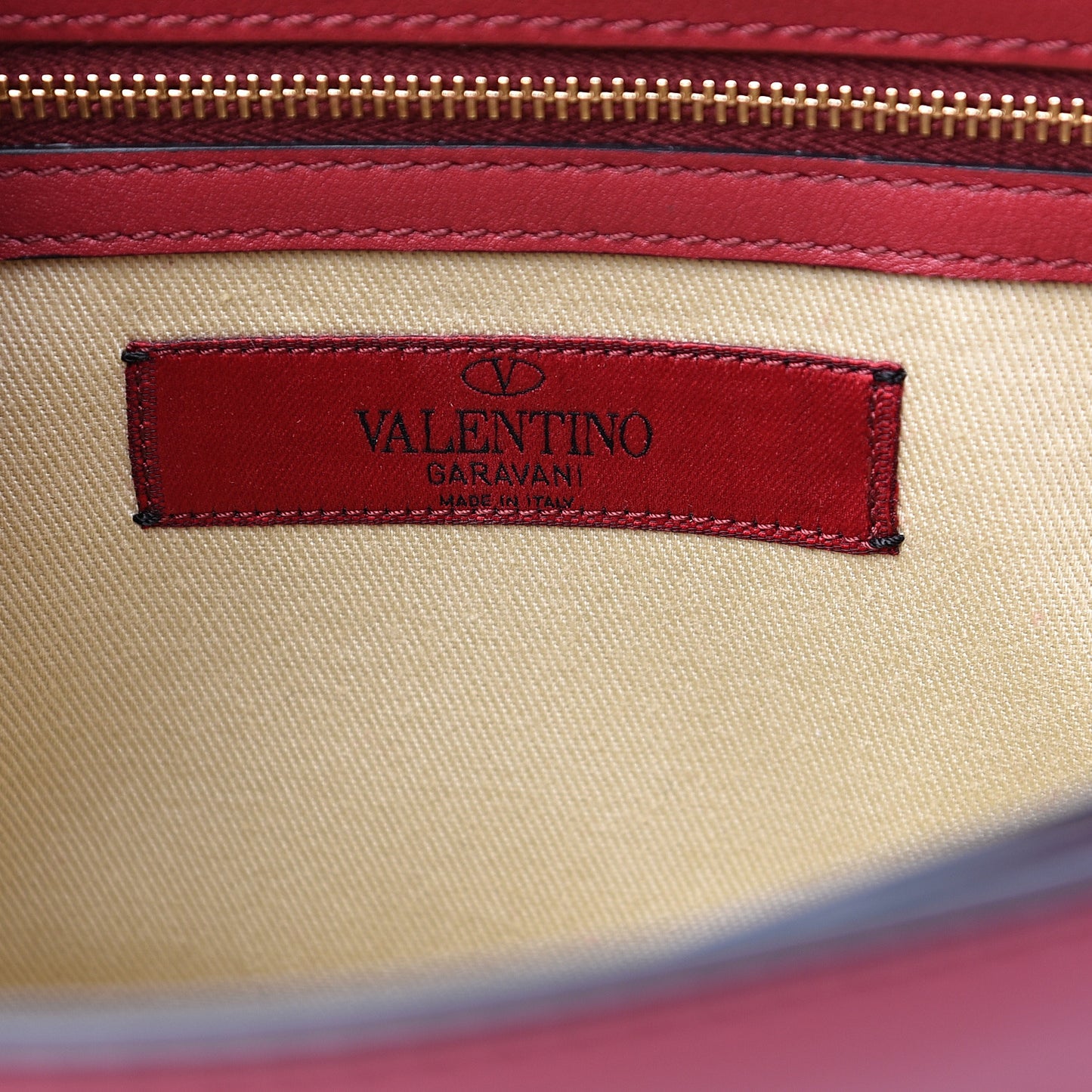 Vitello Medium Rockstud Flap Saddle Bag Scarlet