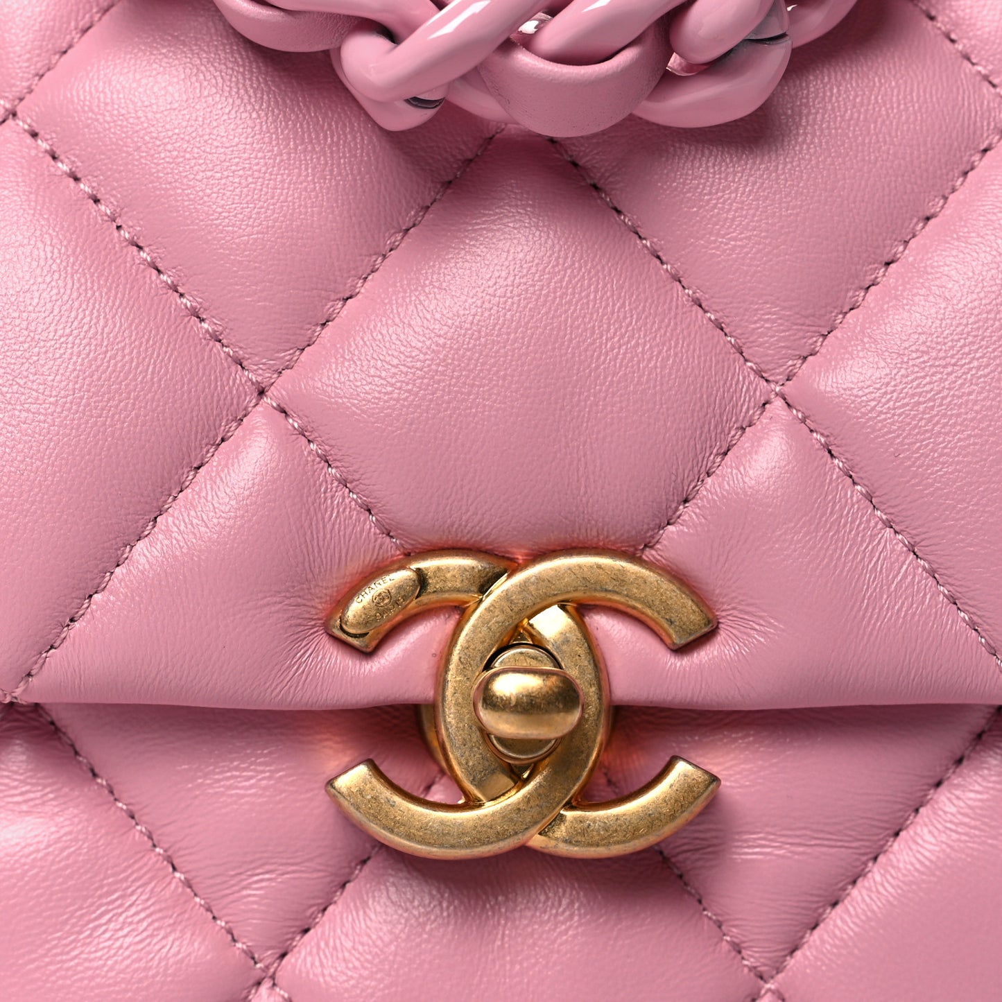 Lambskin Quilted Mini Lacquered Chain Flap Pink