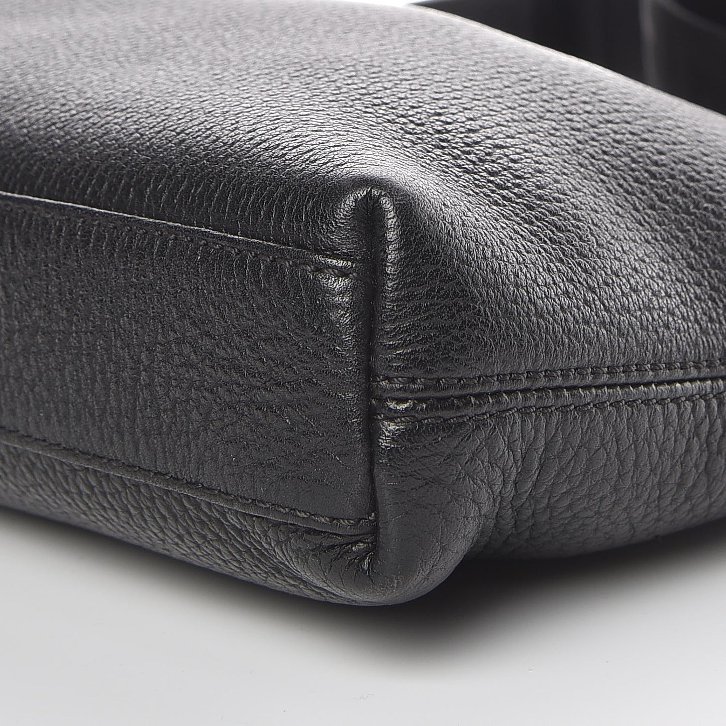 Grained Calfskin Medusa Head Messenger Bag Black