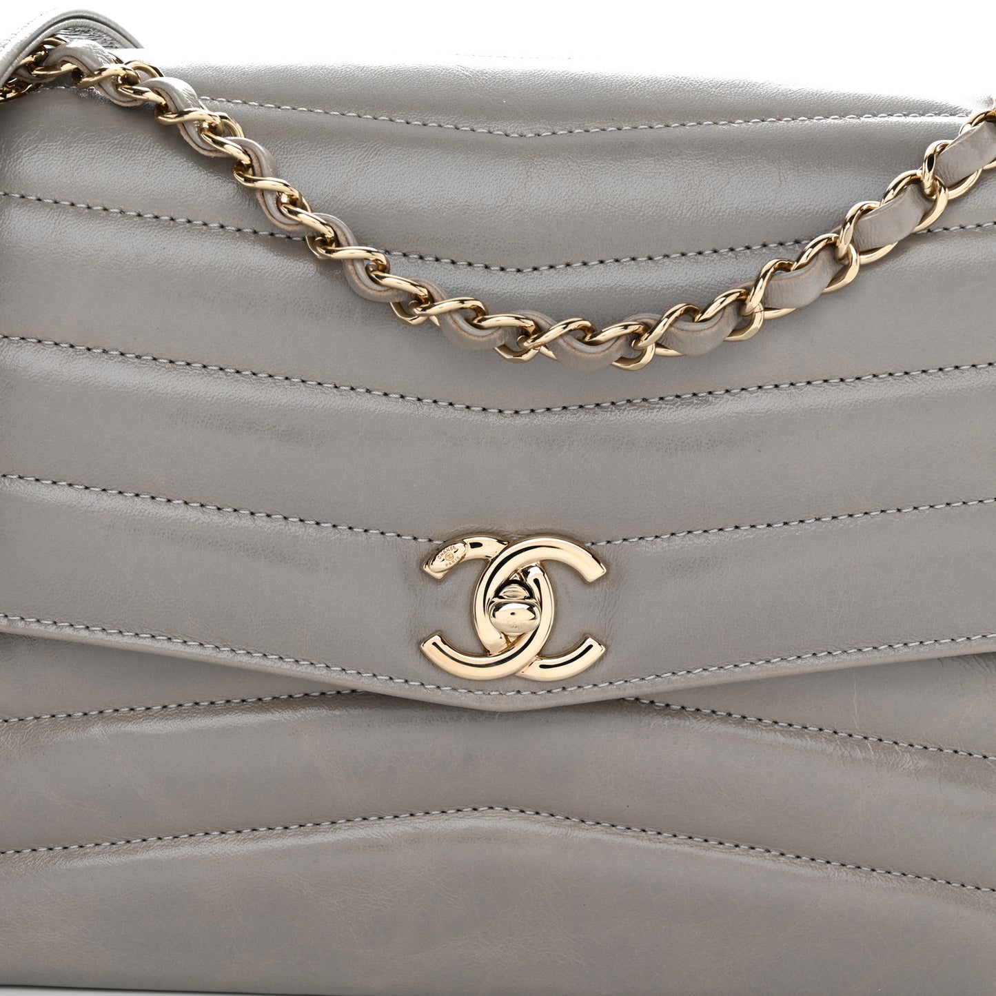 Shiny Lambskin Chevron Quilted Miroir Grey