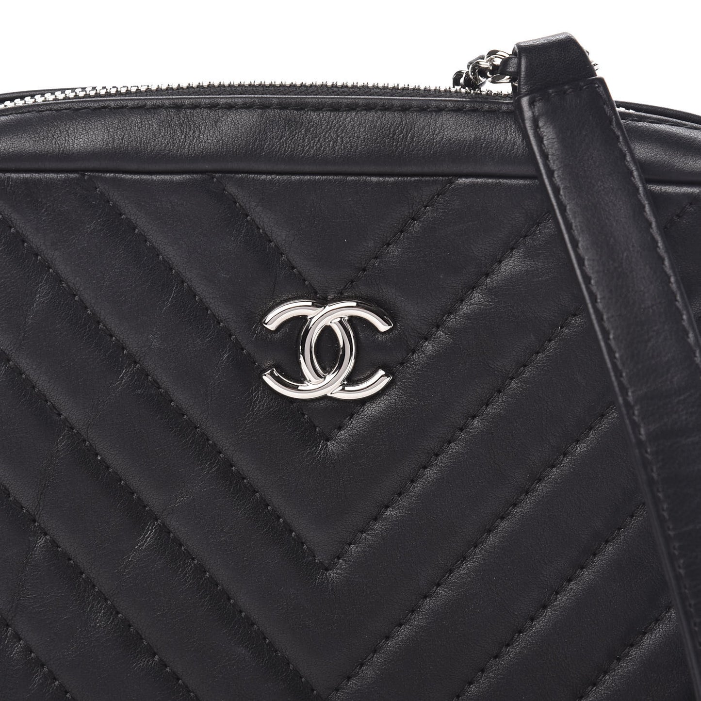 Lambskin Chevron Quilted Small Promenade Camera Black
