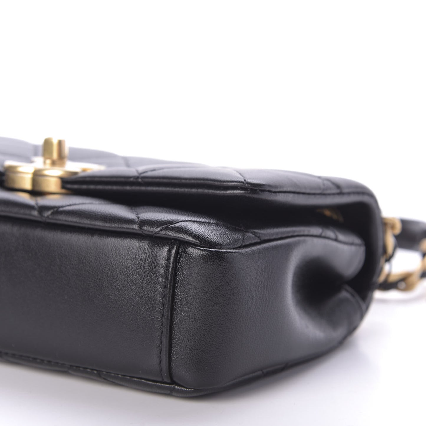 Shiny Lambskin Small Chain Is More Flap Black