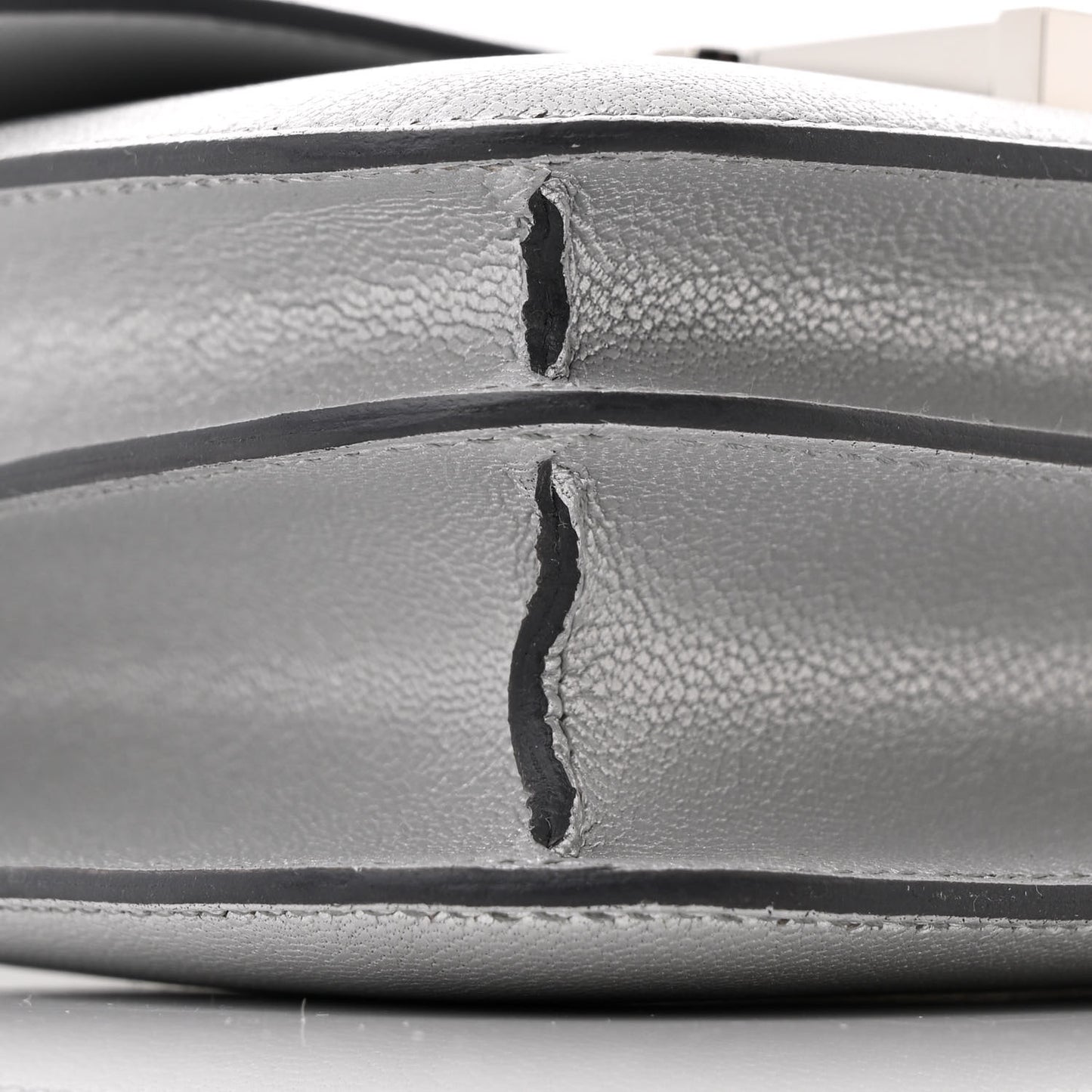 Metallic Chevre Chamkilight Constance 18 Argent