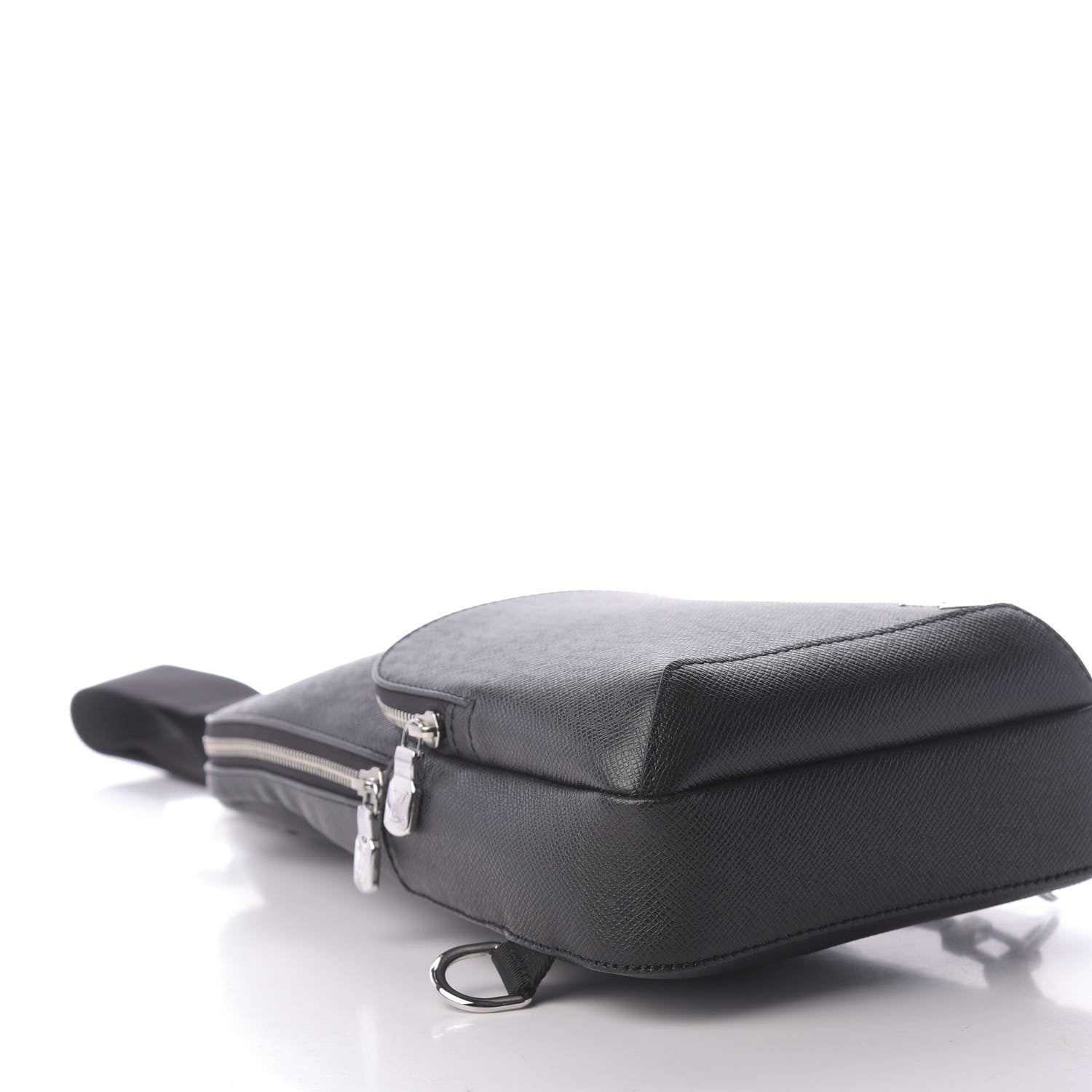 Louis Vuitton Taiga Avenue Sling Bag 5 of 9