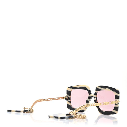 Gucci Acetate Zebra GG0722S Detachable Charm Oversized Frame Round Sunglasses Black White 3 of 7