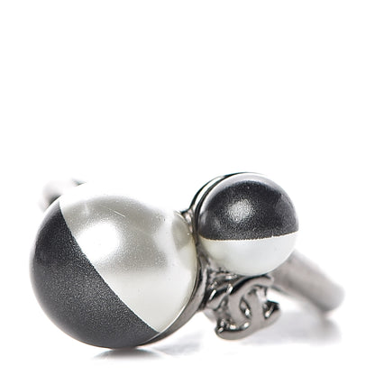 Chanel Ruthenium Pearl CC Ring 5 Pearly White Dark Grey 1 of 5