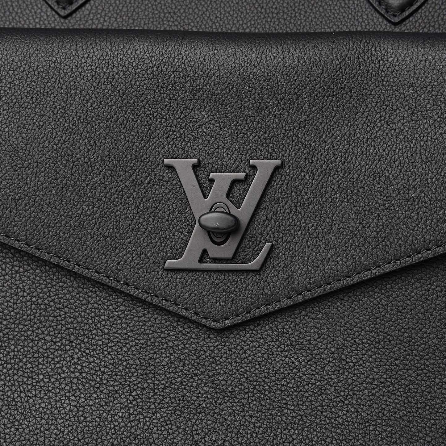 Soft Calfskin Lockme Tote MM Black
