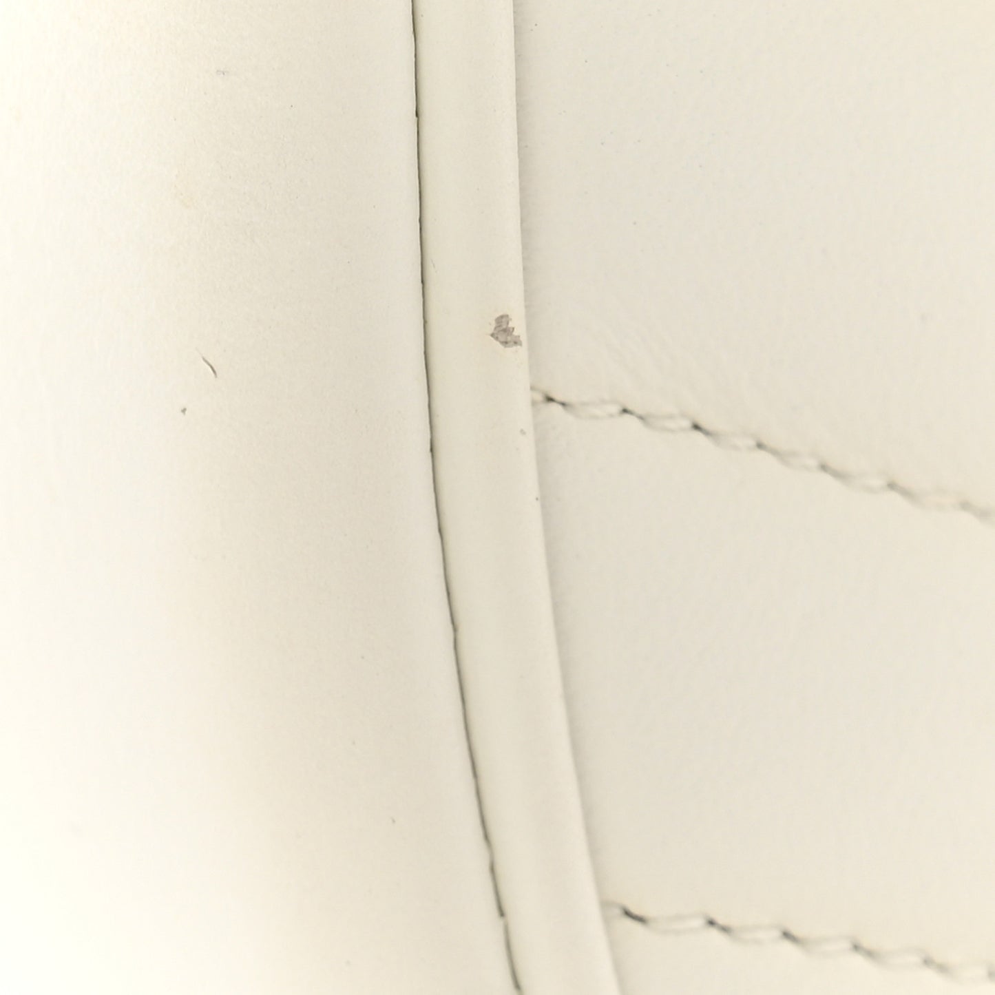 Calfskin New Wave Chain PM White