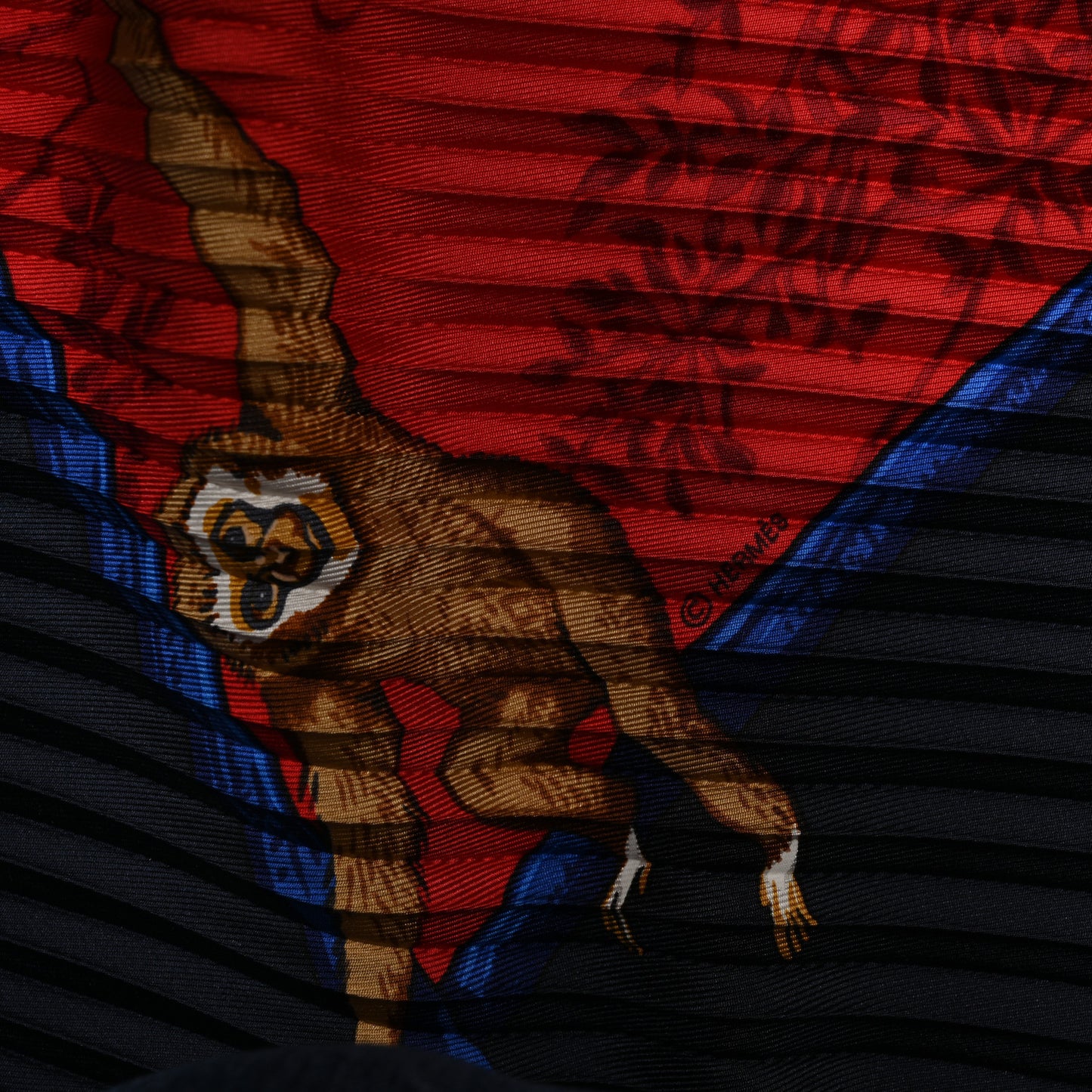 Silk Plisse Tendresse Feline Scarf 90 Red Blue Multicolor