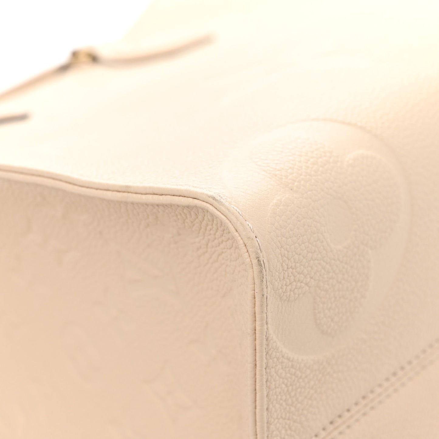 Empreinte Monogram Giant Onthego MM Creme
