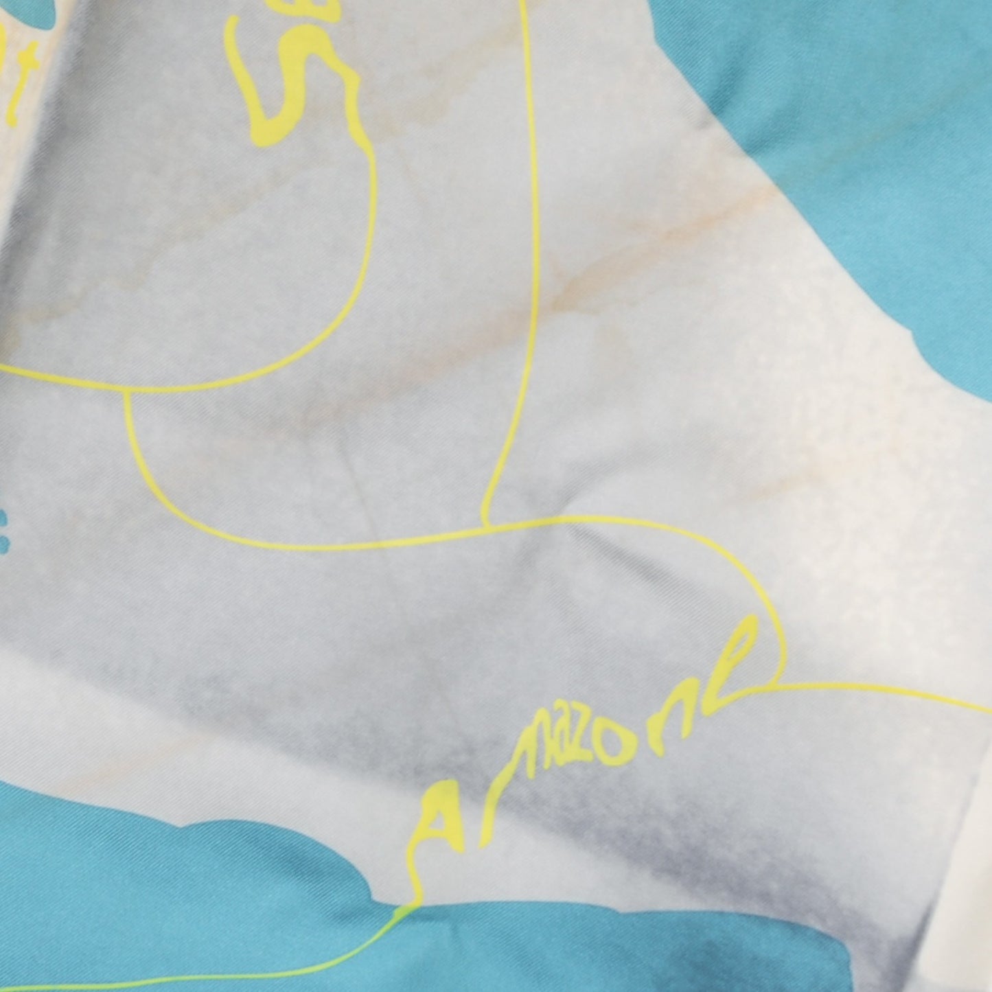 Silk Le Monde Est Une Fleuve Scarf 90