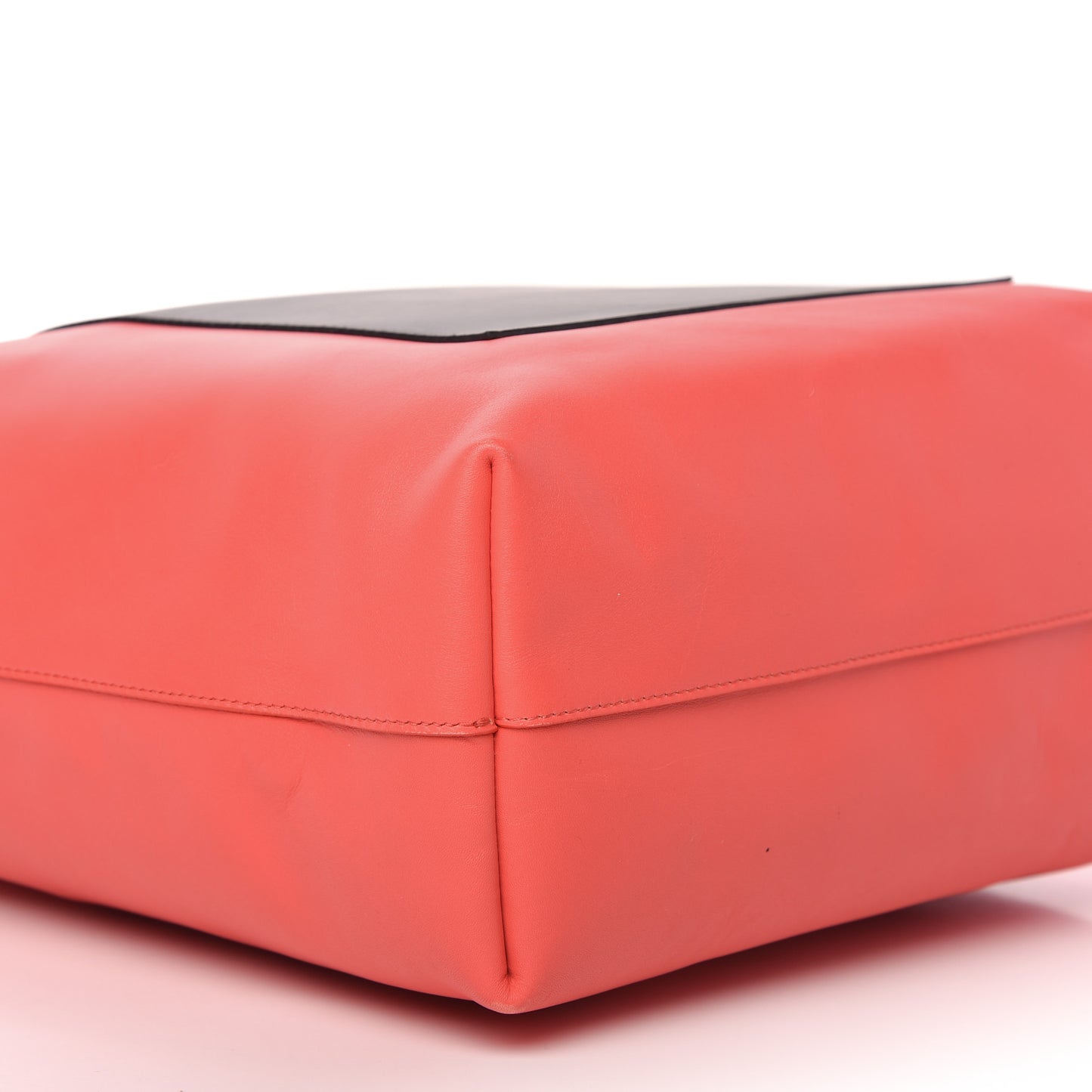 Calfskin Pocket Tote M Coral Black
