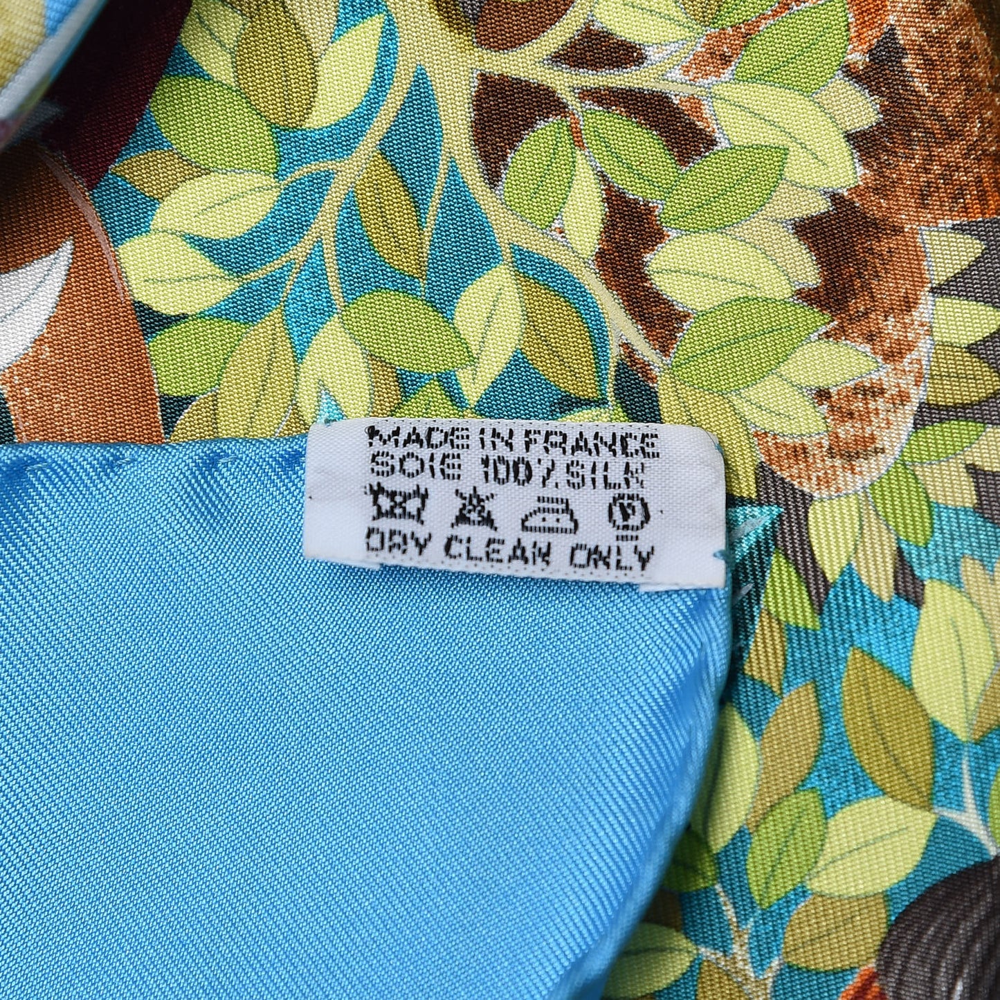 Silk Au Coeur de la Vie Scarf 90