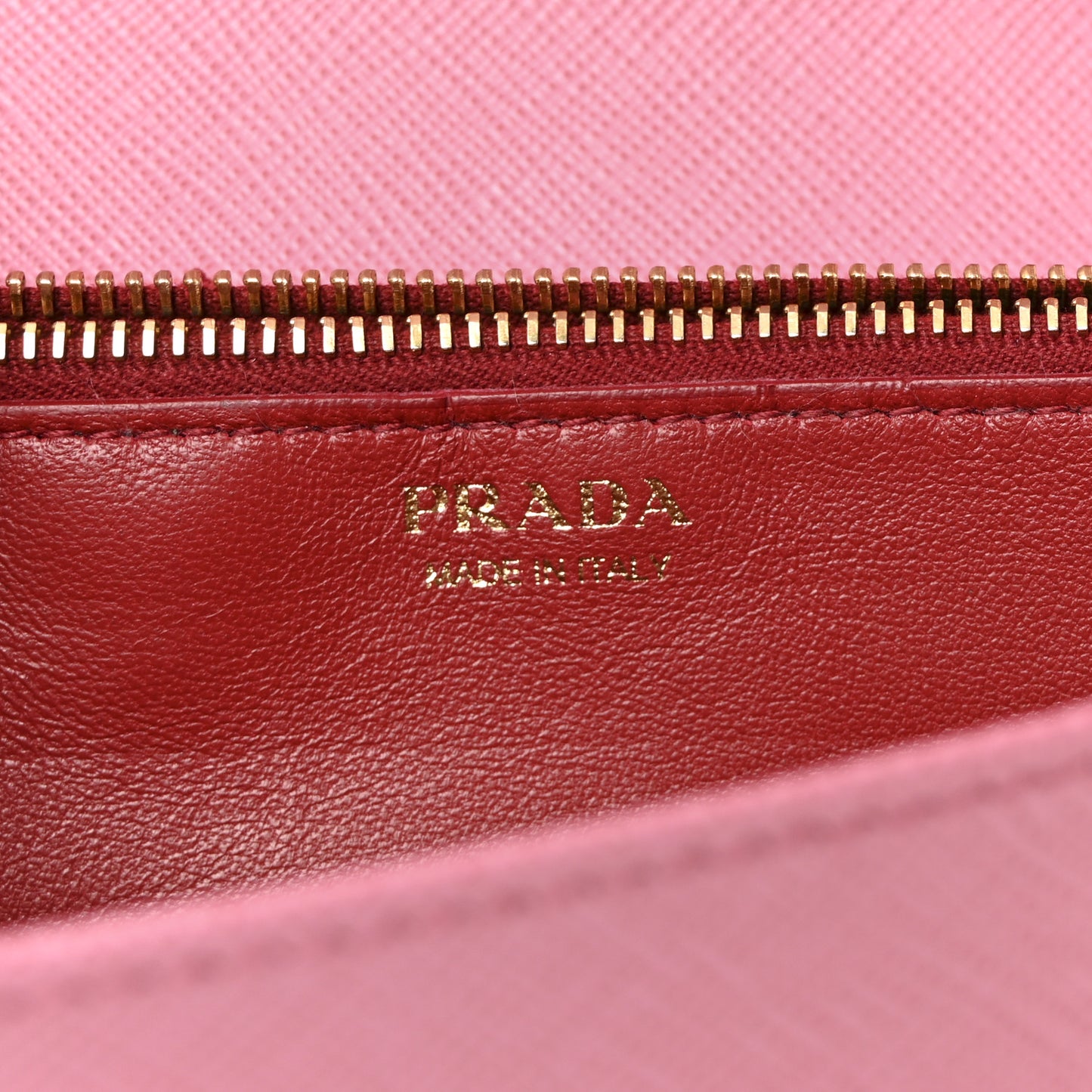 Saffiano Lux Monochrome Chain Wallet Begonia