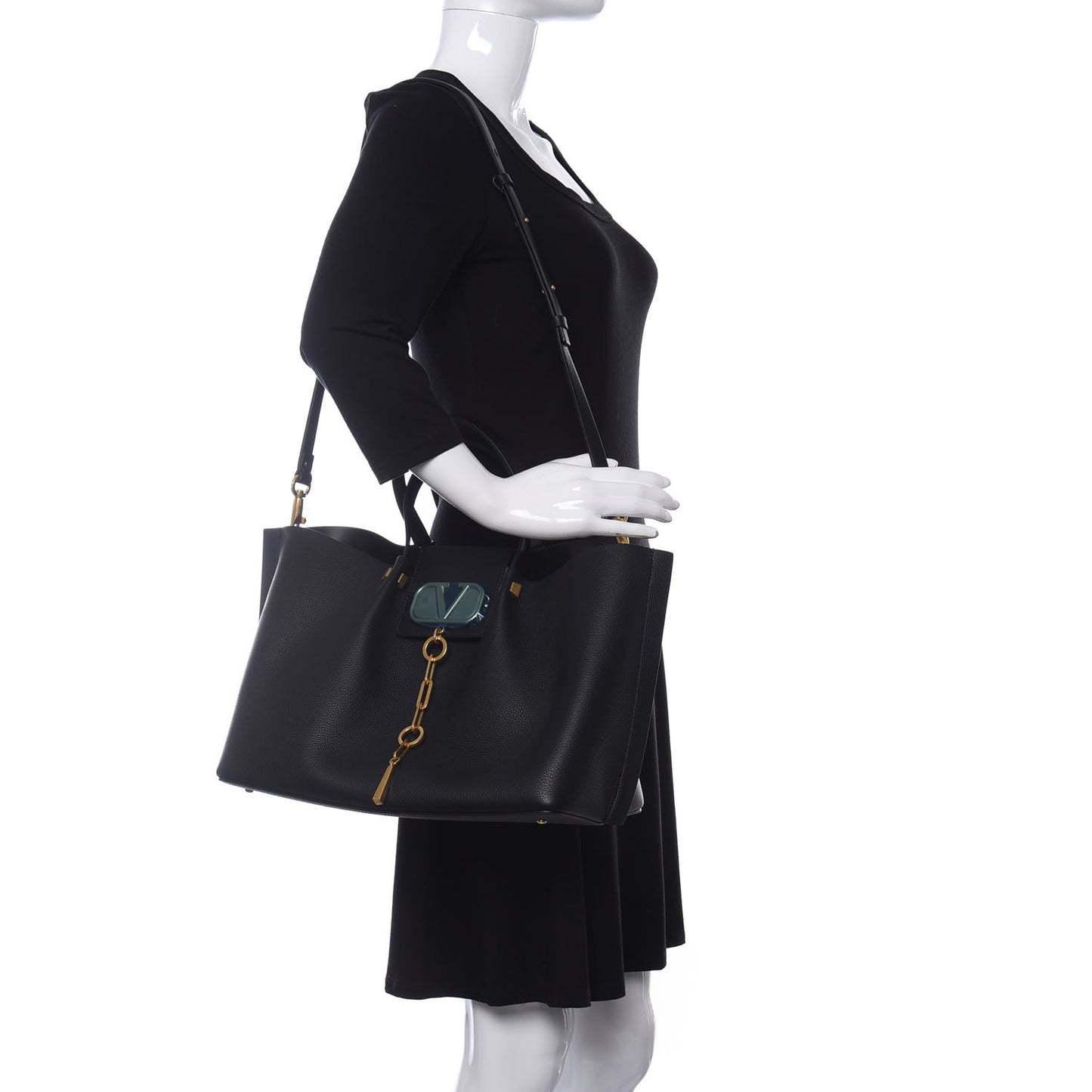 Grainy Calfskin Medium VLogo Escape Shopper Black