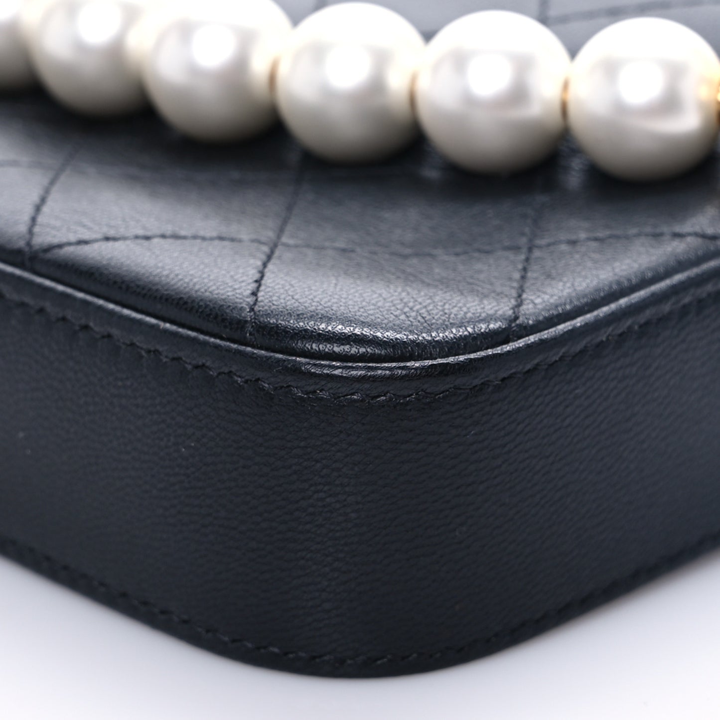 Goatskin Stitched Small Chic Pearls Clutch With Chain Black