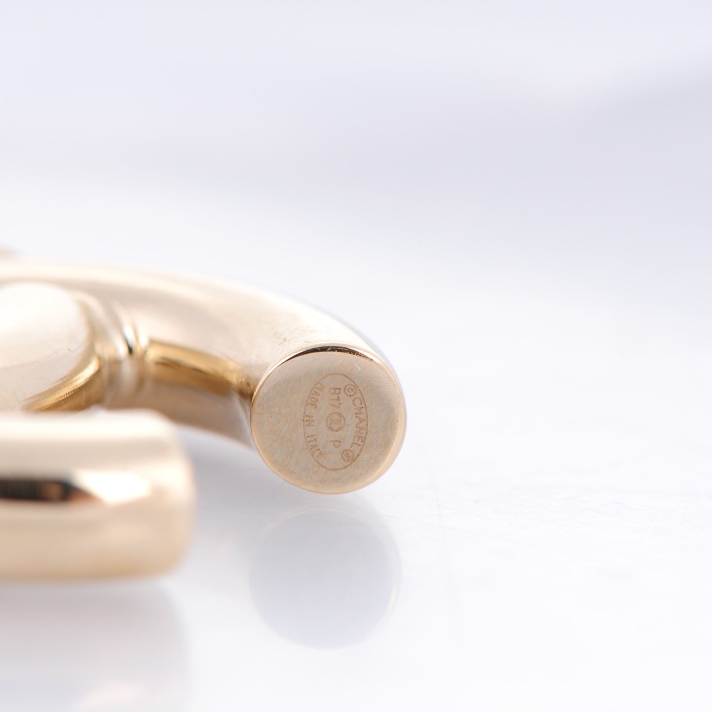 Metal Large CC Earrings Light Gold