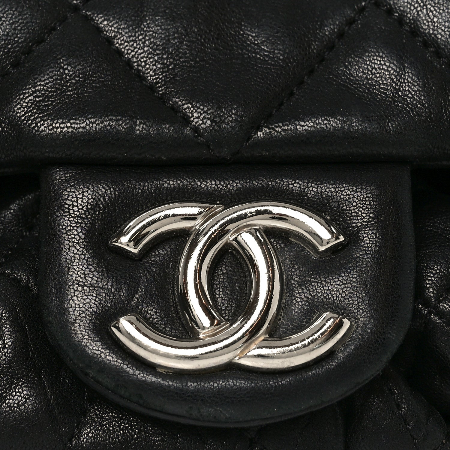 Chanel Washed Lambskin Quilted Medium Chain Around Messenger Black 9 of 11
