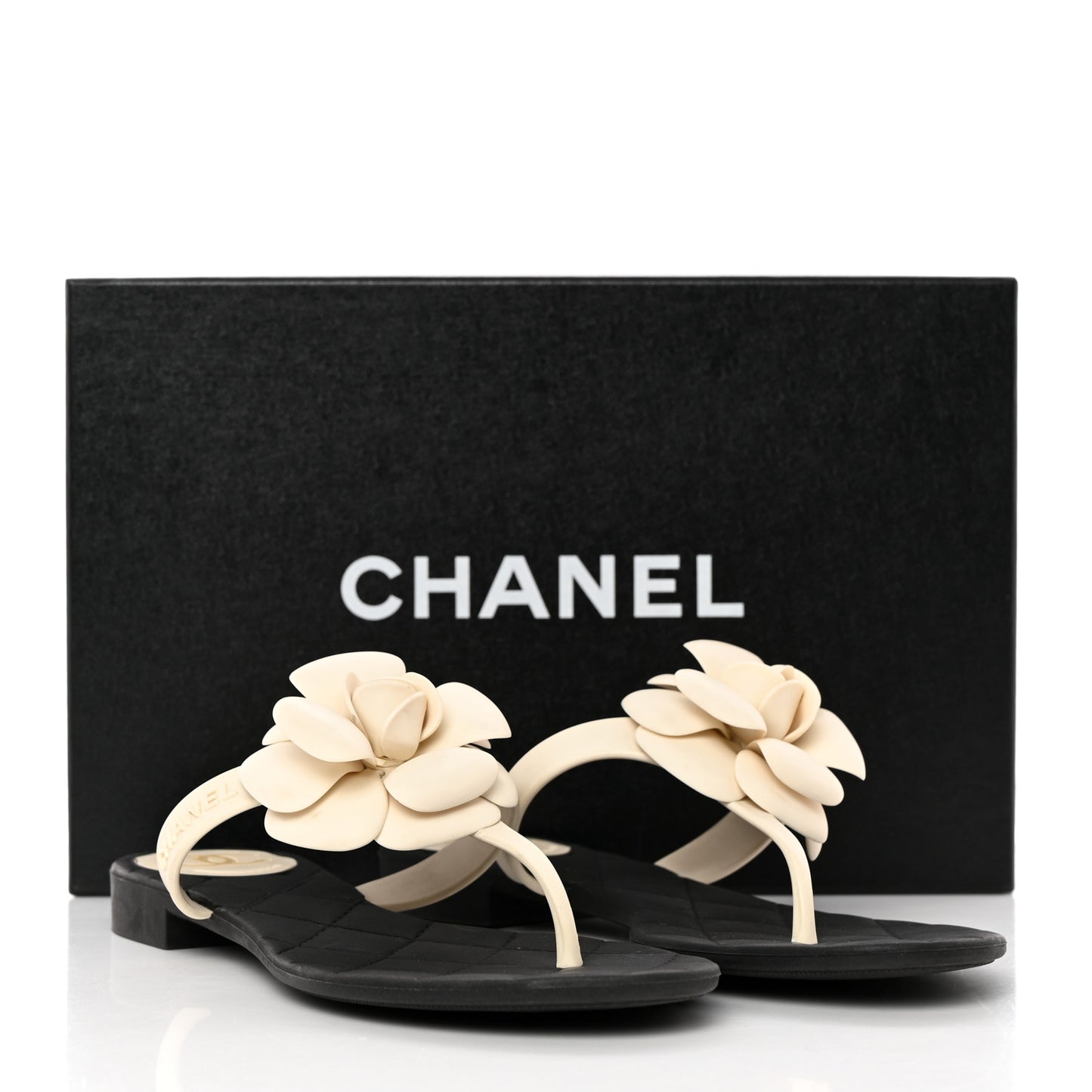 Jelly Quilted Camellia Thong Sandals 38 White Black