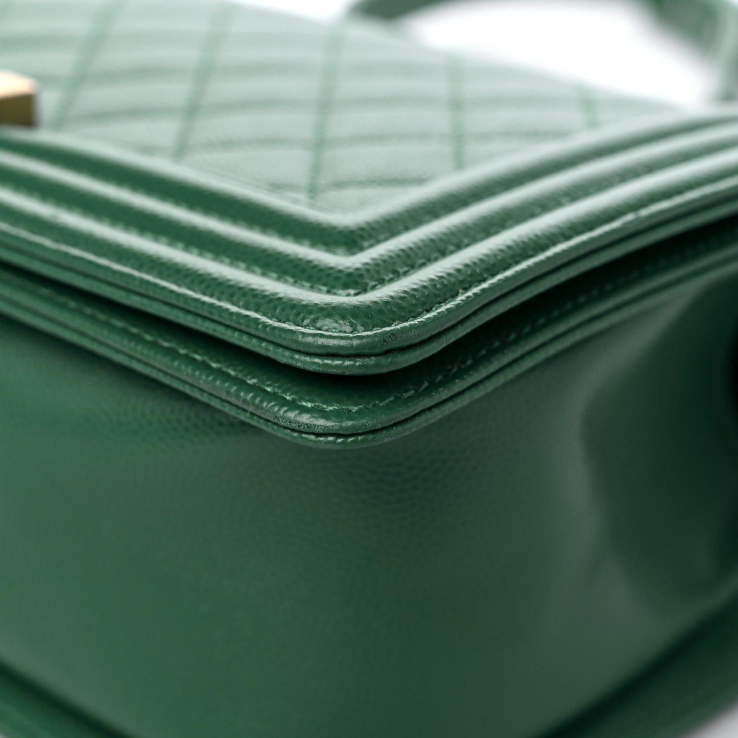 Caviar Quilted Medium Boy Flap Green