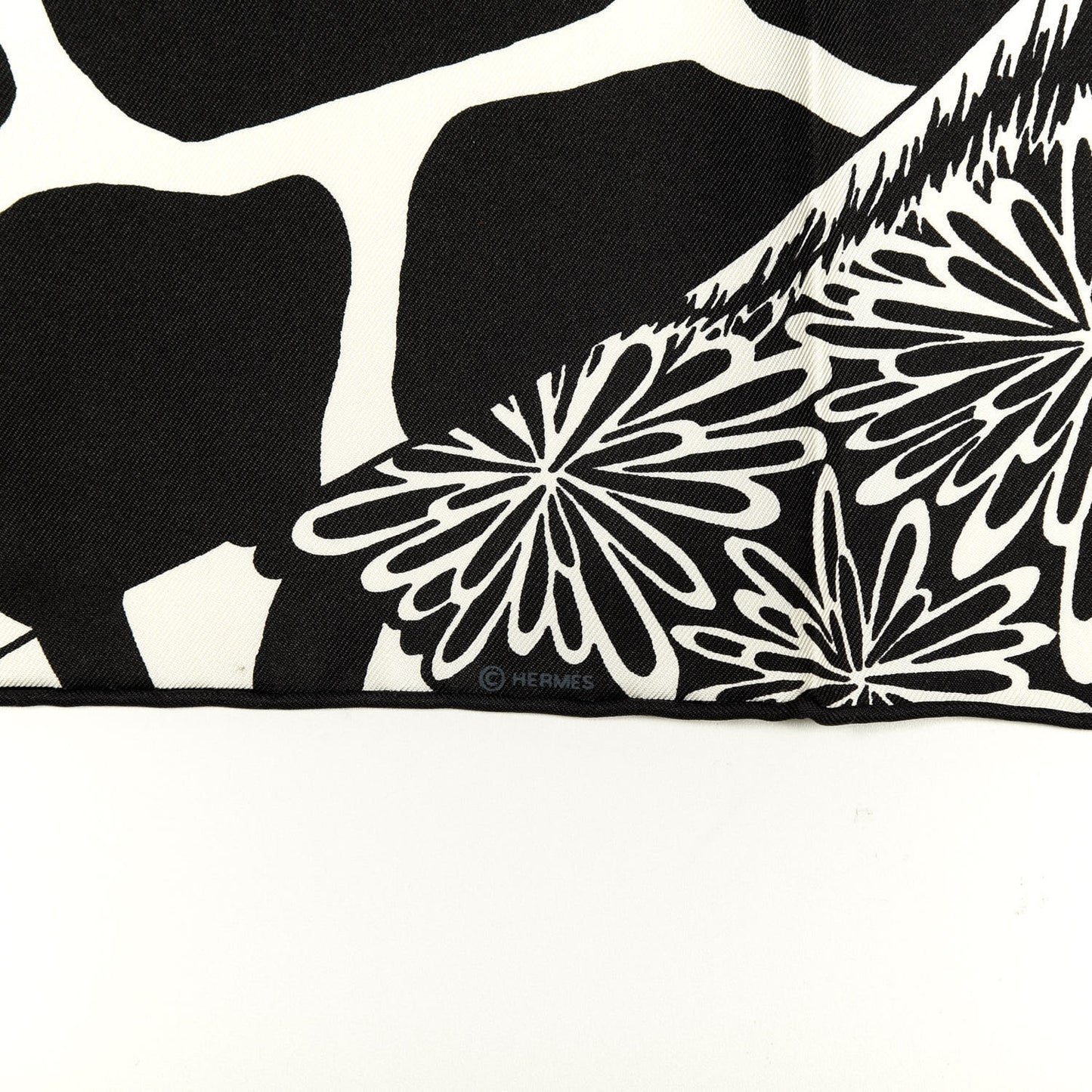 Silk The Three Graces Zoom Scarf 45 Blanc Casse Black