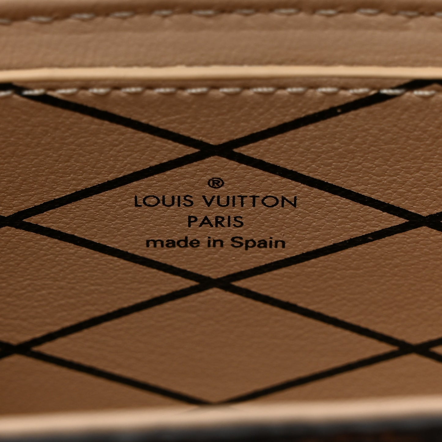 LOUIS VUITTON Monogram Essential Time Trunk