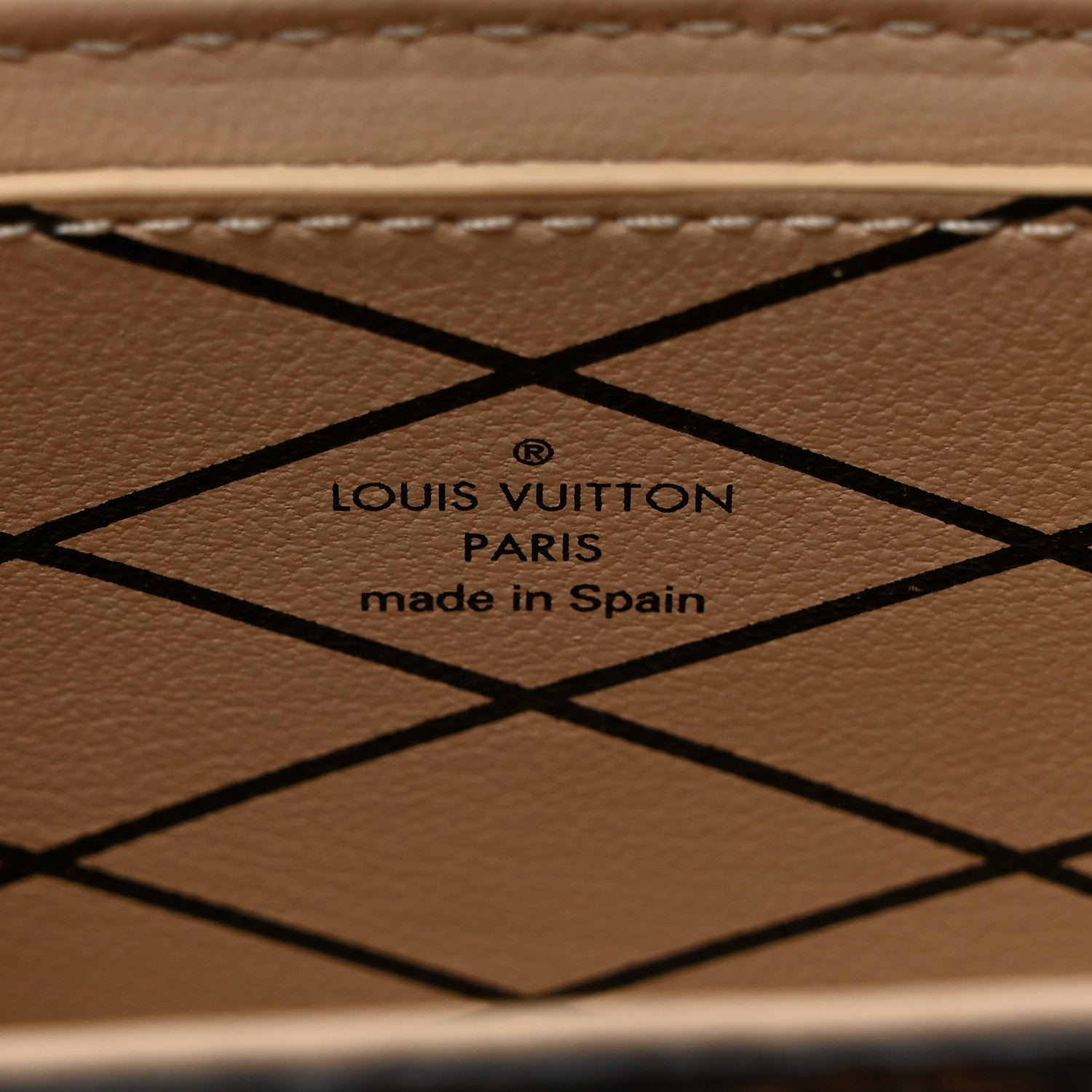 Louis Vuitton LOUIS VUITTON Monogram Essential Time Trunk 6 of 6