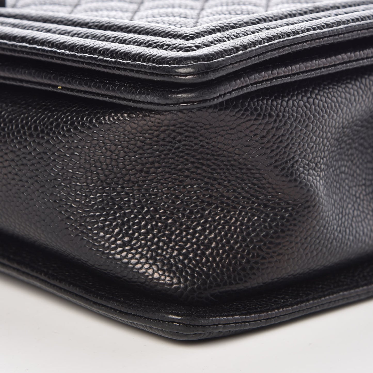 Caviar Quilted New Medium Boy Flap Black