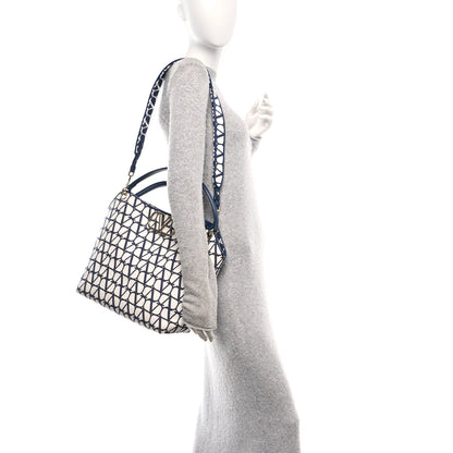 Valentino Garavani Toile Iconographe Vlogo All In Shopping Bag White Worker 2 of 11