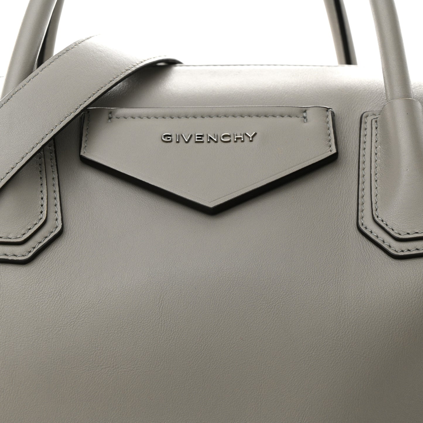 Soft Calfskin Medium Soft Antigona Pearl Grey