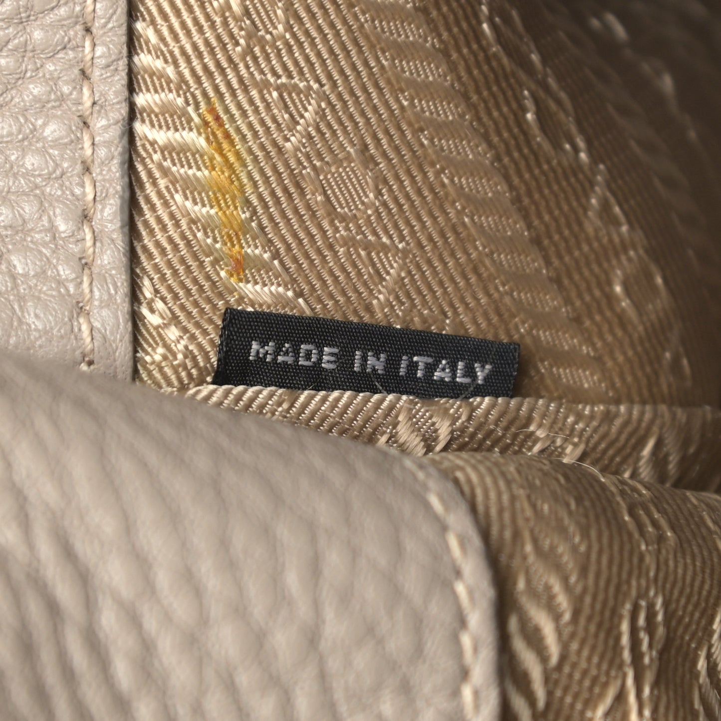 Vitello Daino Shoulder Bag Argilla