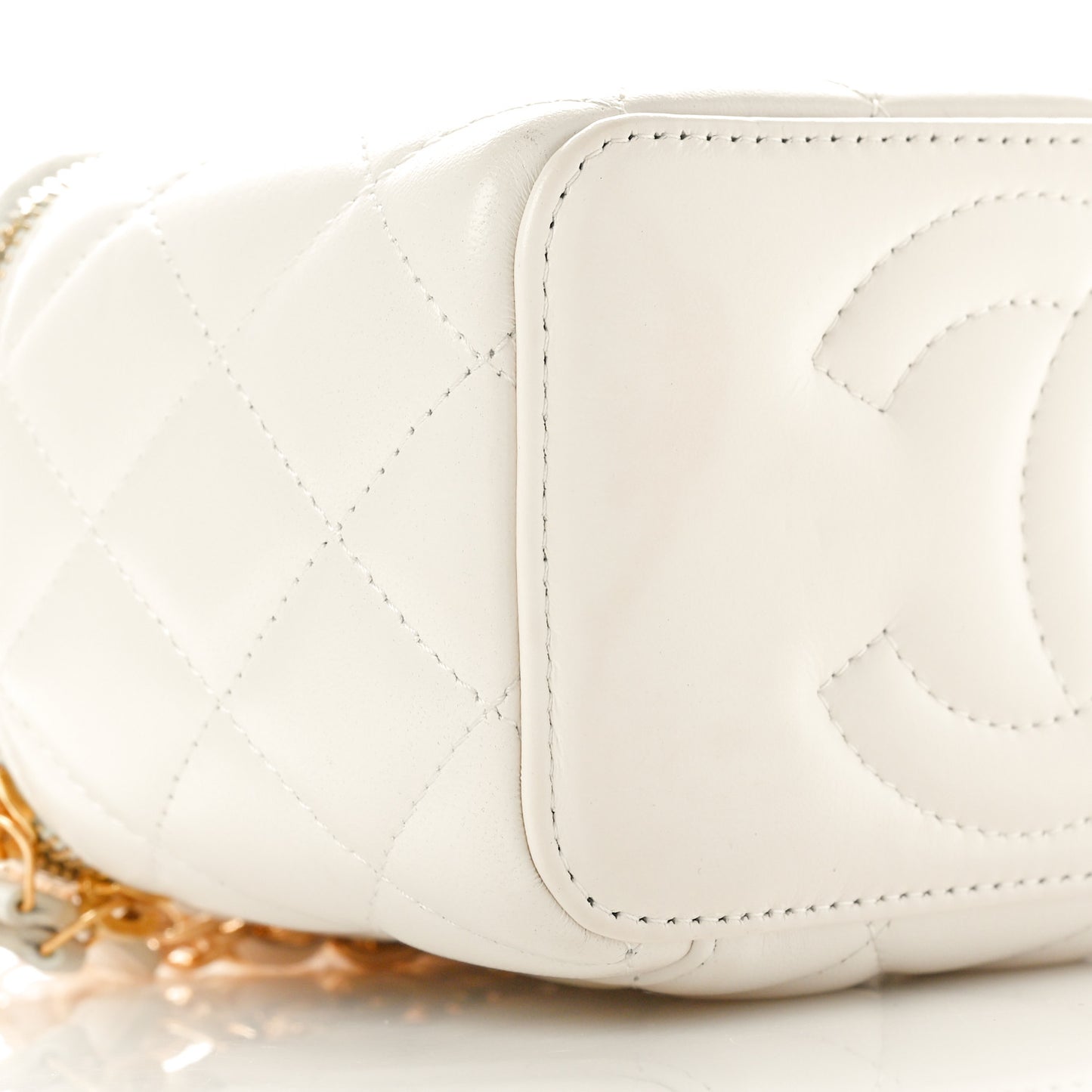 Lambskin Quilted Golden Links Top Handle Vanity Case With Chain White