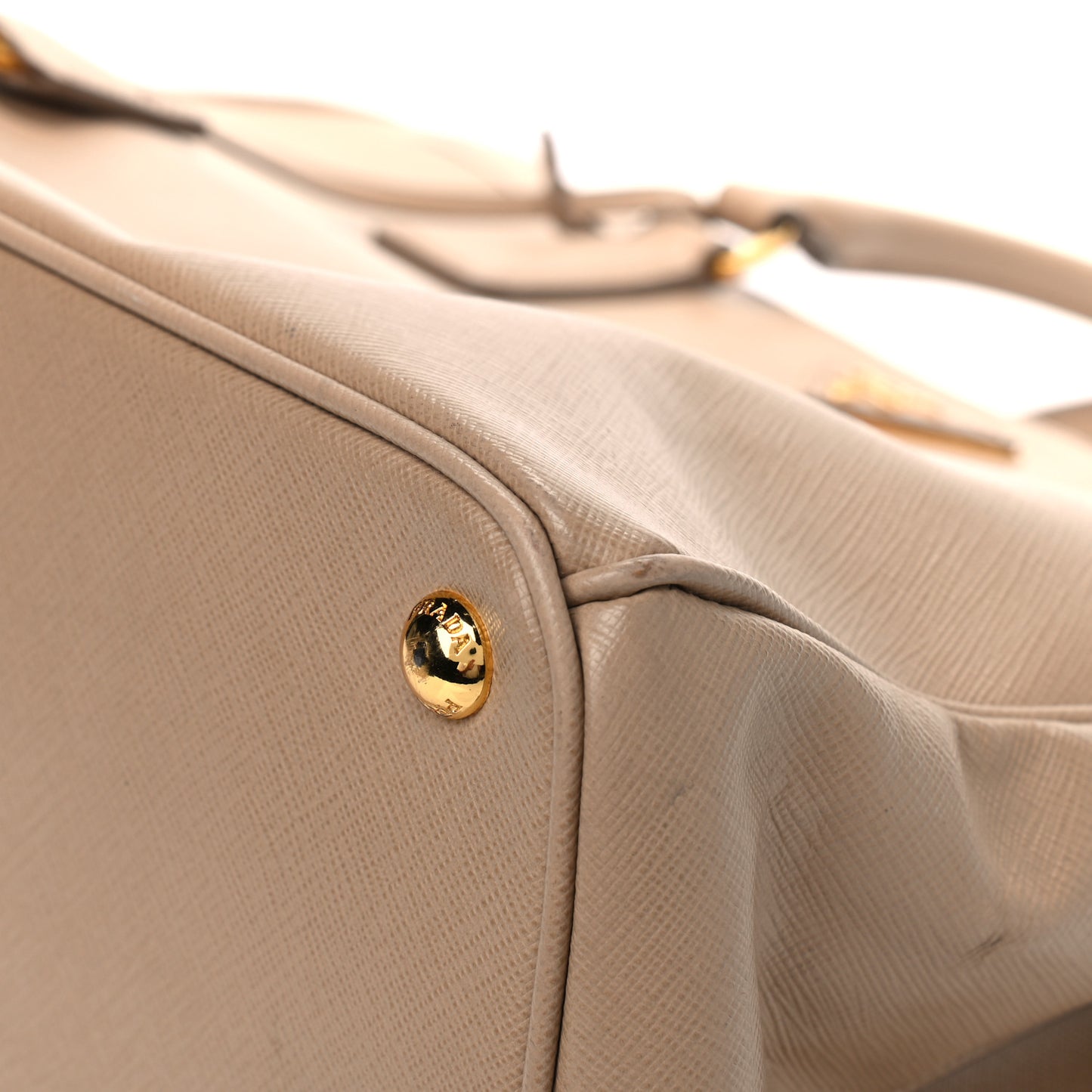 Saffiano Medium Galleria Double Zip Tote Sabbia