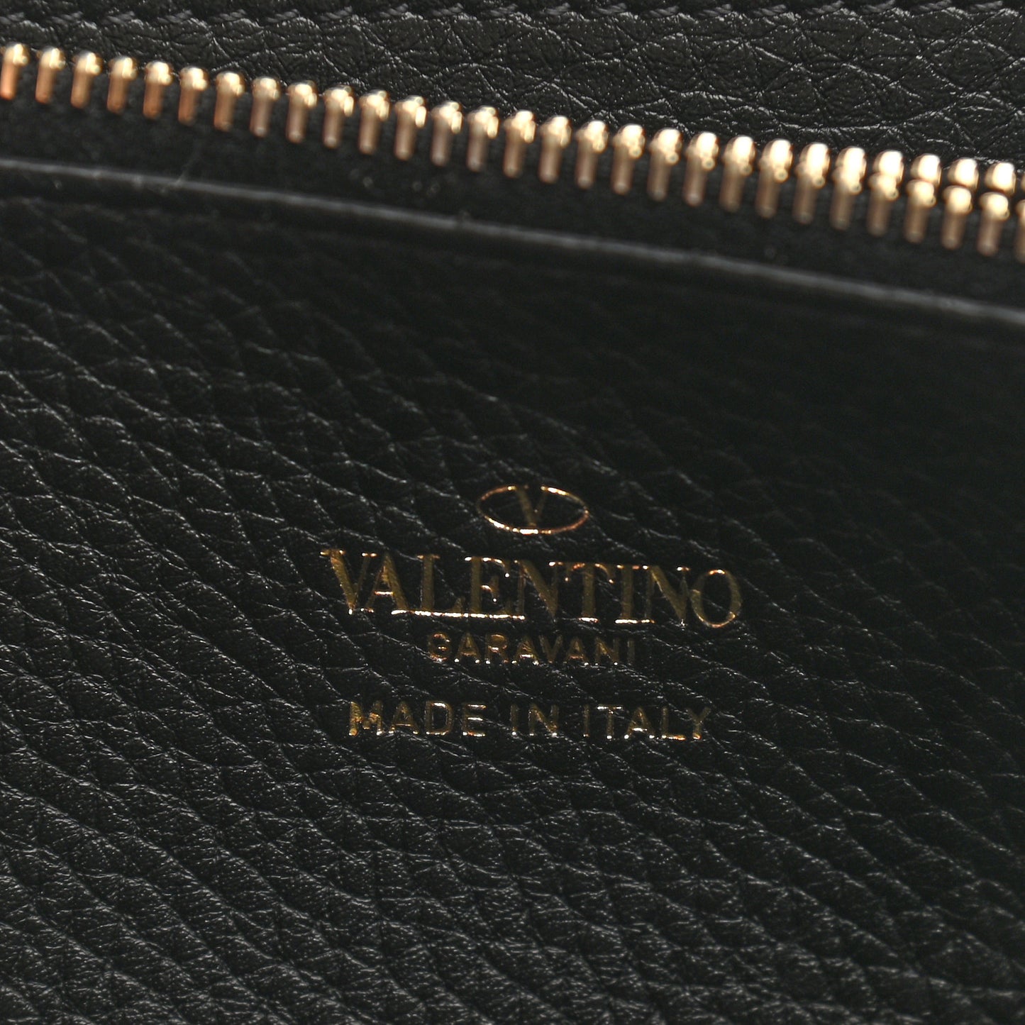 Pebbled Calfskin Rockstud Zip Around Wallet Black