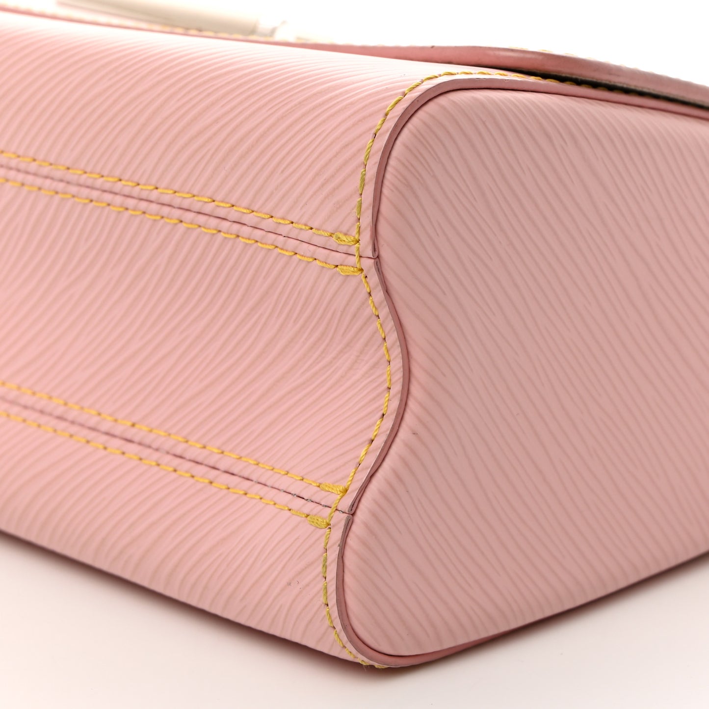 Epi Twist Shoulder Bag MM Rose Ballerine