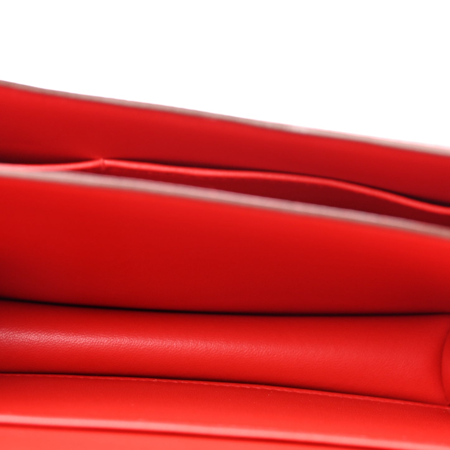 Epsom Enamel Constance 18 Rouge de Coeur Rubis