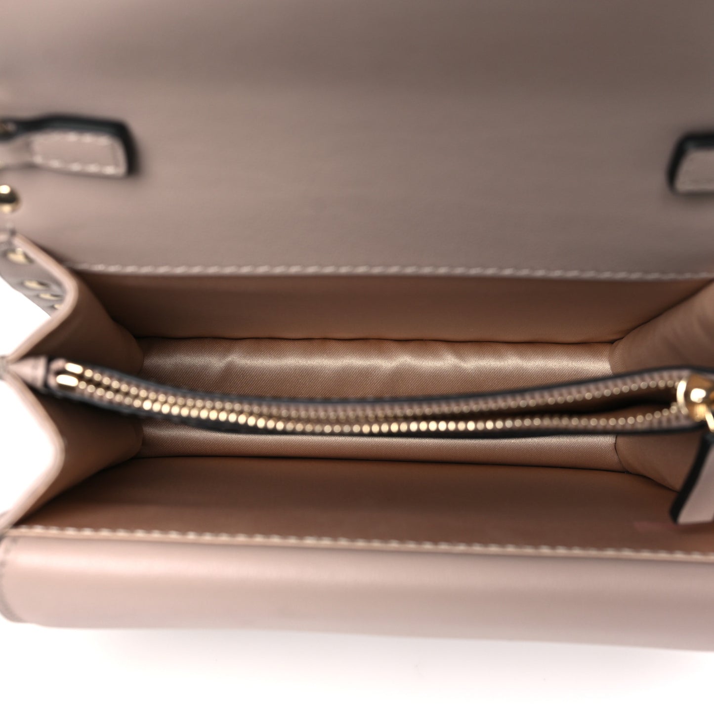 Vitello Rockstud Wallet On Chain Poudre