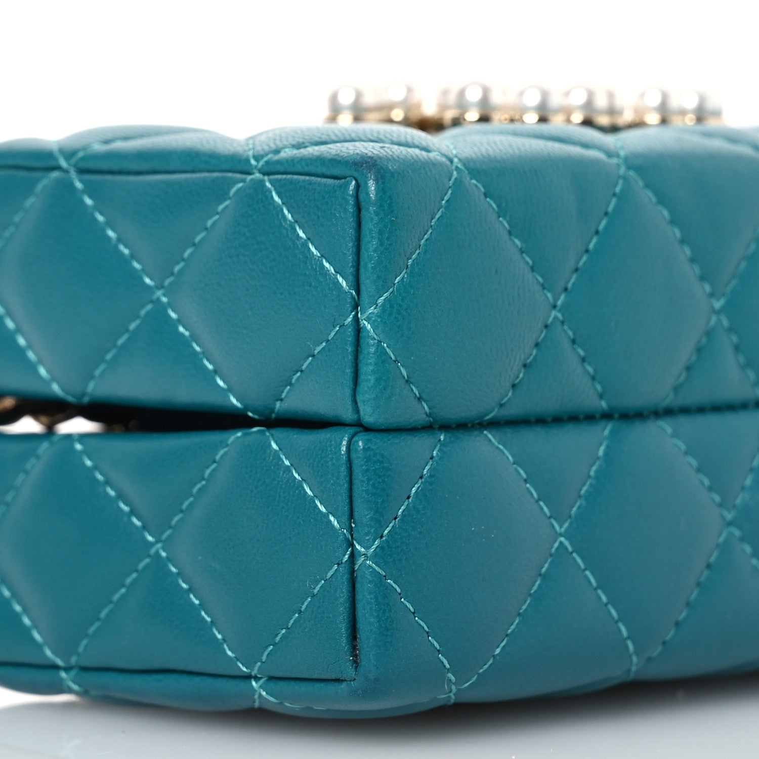 CHANEL.ケース Classic zipped case - Grained shiny calfskin & gold-tone metal
