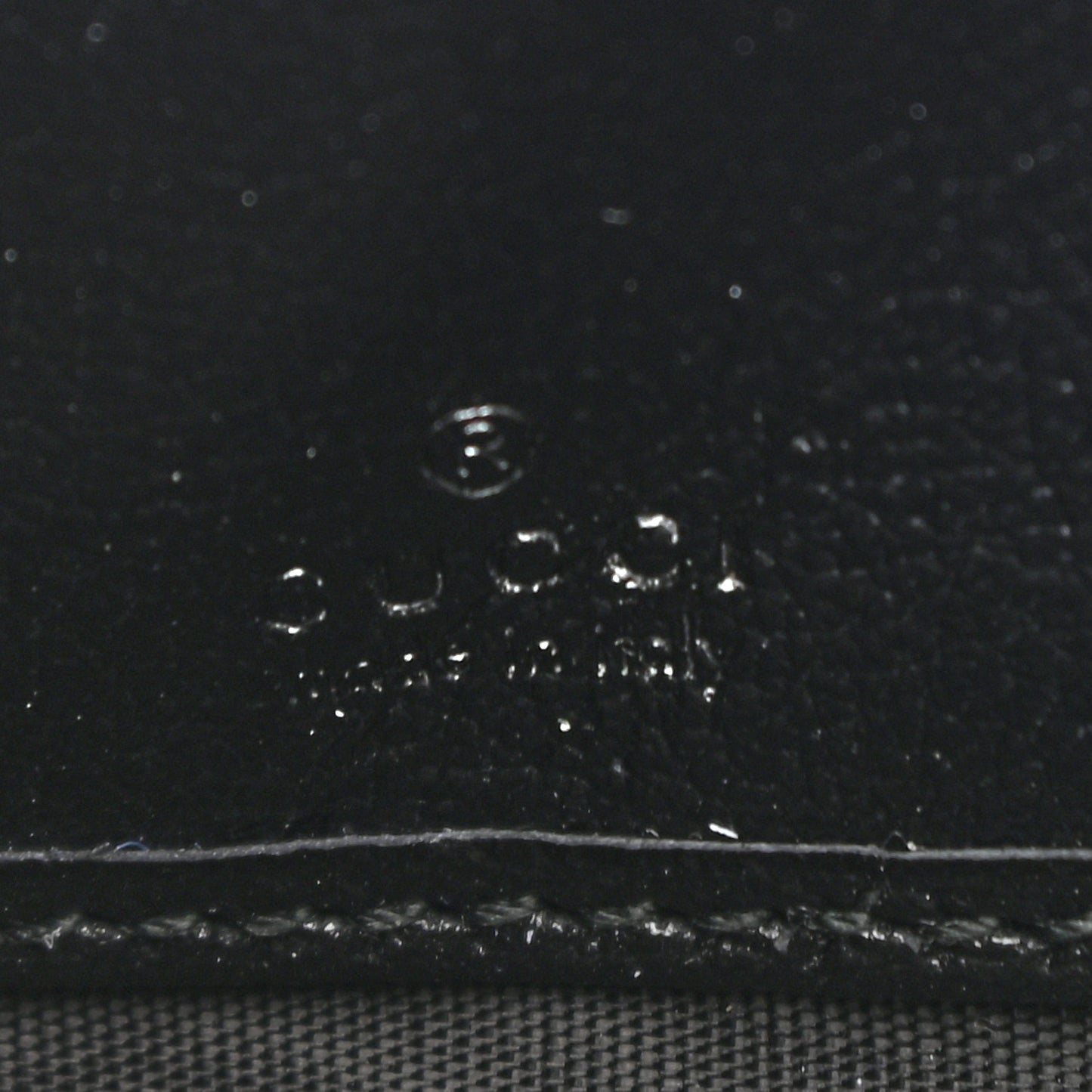 Vintage Effect Calfskin Matelasse Diagonal Torchon GG Marmont Zip Around Wallet Black Romantic Cherry