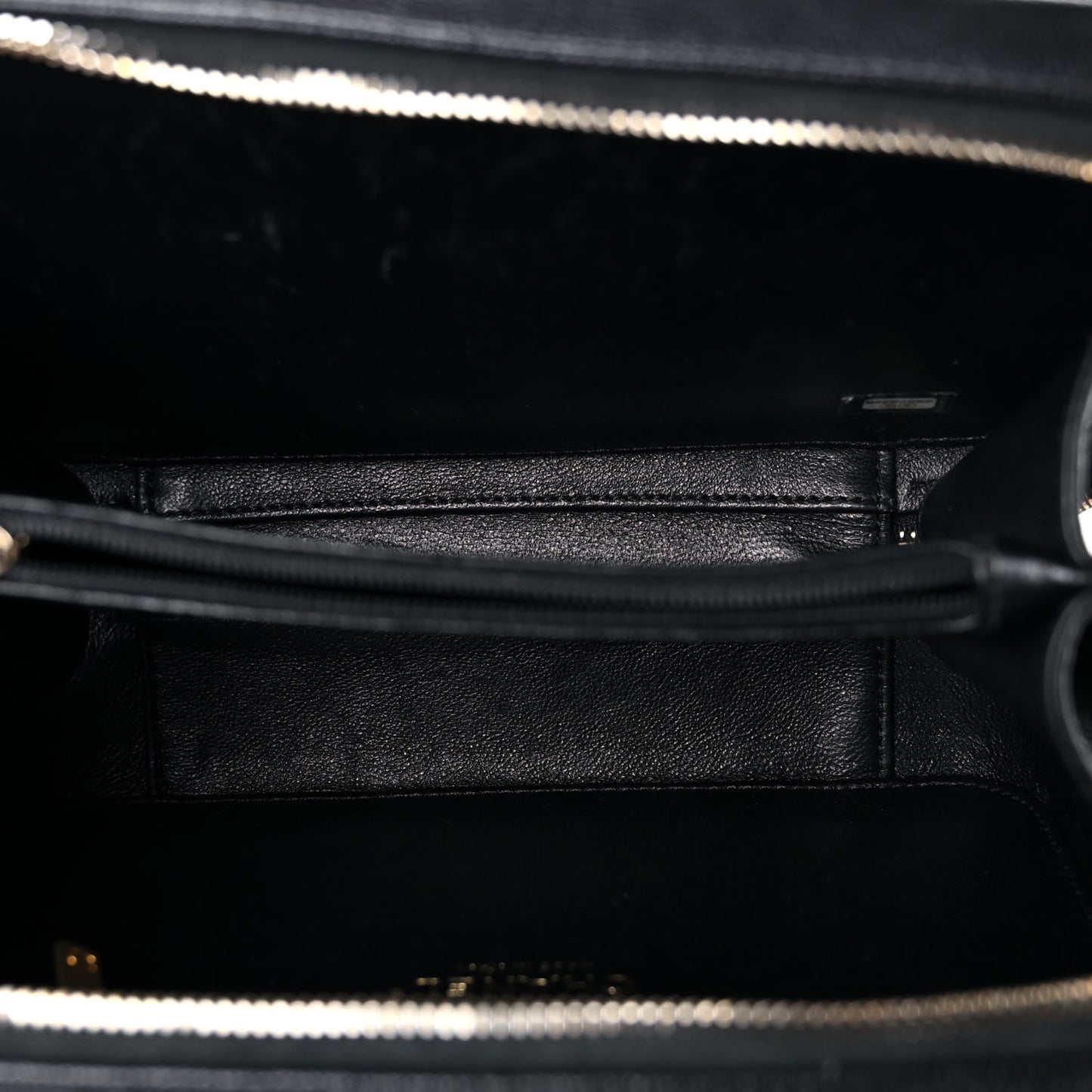 Caviar Quilted Medium CC Filigree Vanity Case Black
